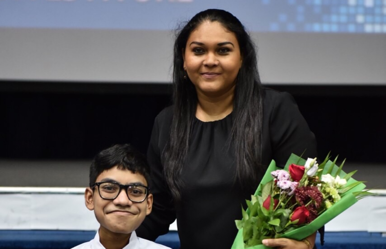 ސީއެޗްއެސްއީ ޕްރިންސިޕަލް ސޮފޫރާ، ރައިޝަނާއެކު.--