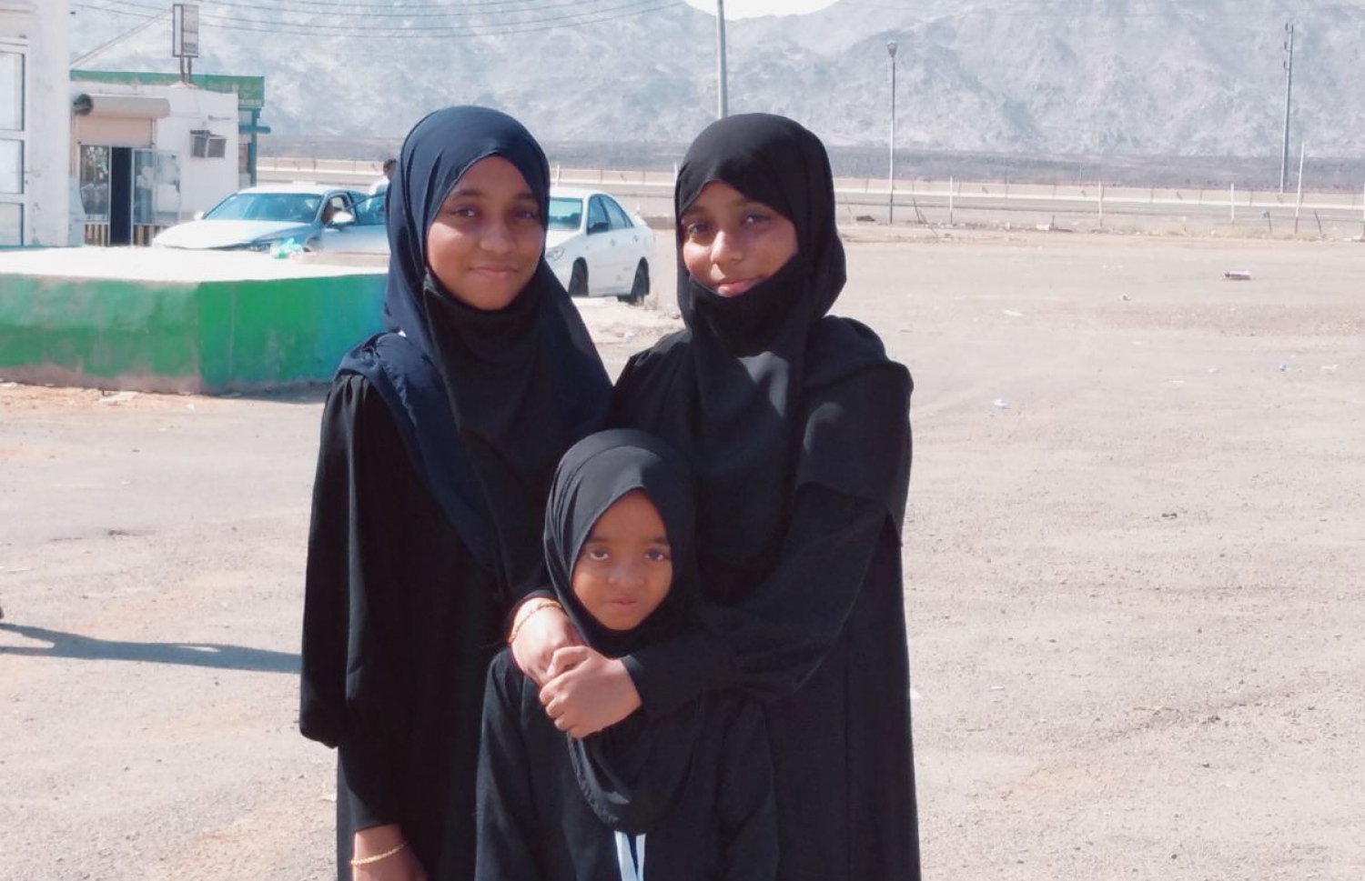 ރަޝާ(ވ) އަދި ރަހާ(ކ)، ކޮއްކޮއާ އެކުގައި.