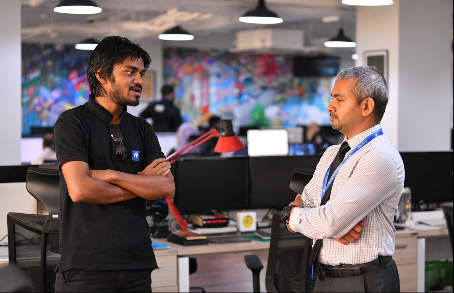 އެލައިޑްގެ އެމްޑީ ޝަފާޒާއި އެ ކުންފުނީގެ މާކެޓިން ހެޑް ނިއުޝާދު ޝަރީފް އިއްޔެ ވާހަކަދައްކަވަނީ -- ފޮޓޯ: ހުސެއިން ވަހީދު/ މިހާރު