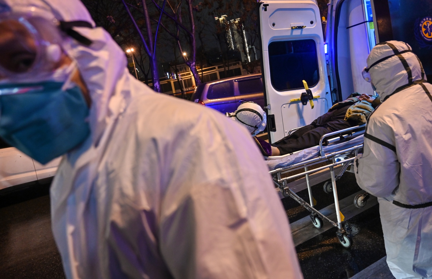 ވޫހާންގެ ރެޑް ކޮރޮސް ހޮސްޕިޓަލެއްގައި މެޑިކަލް ސްޓާފުން ހަރަކާތްތެރި ވަނީ. ފޮޓޯ:އޭއެފްޕީ