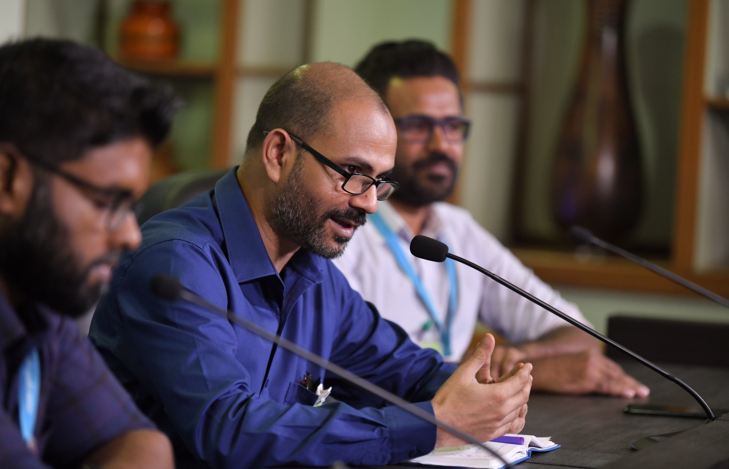 ނޮވެލް ކޮރޯނާ ވައިރަސްއާ ބެހޭ ގޮތުން ރައީސް އޮފީހުގައި މިއަދު ބޭއްވި ނޫސް ކޮންފަރެންސްގައި ޑޮކްޓަރުން ބައިވެރިވަޑައިގަންނަވަނީ -- ފޮޓޯ:ނިޝާން އަލީ/މިހާރު