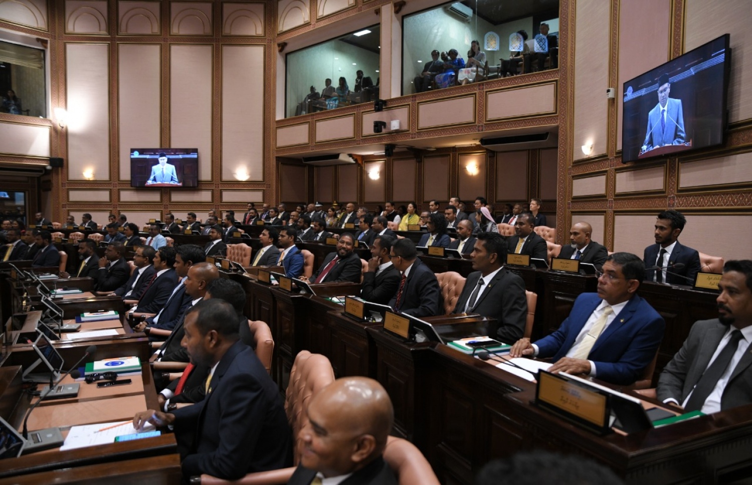 ރައްޔިތުންގެ މަޖިލިސް މި އަހަރަށް ހުޅުވުމުގެ ޖަލްސާގައި މެންބަރުން ރިޔާސީ ބަޔާން އަޑު އައްސަވަނީ