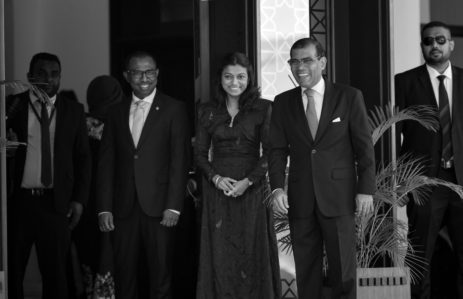 މާލެ: ފެބްރުއަރީ 3، 2020: ރައްޔިތުންގެ މަޖިލީހުގެ 2020 ވަނަ އަހަރުގެ ފުރަތަމަ ދައުރުގެ ފުރަތަމަ ޖަލްސާގައި ބައިވެރިވެ ވަޑައިގަތުމަށް ވަޑައިގެން މަޖިލީހުގެ ރައީސް މުހައްމަދު ނަޝީދާއި ނައިބު ރައީސް އީވާ އަބްދުﷲ މަޖިލިސް ގޯތިތެރޭގައި މަޑުކޮށްލައްވައިގެން.-- ފޮޓޯ: ނިޝާން އަލީ /މިހާރު