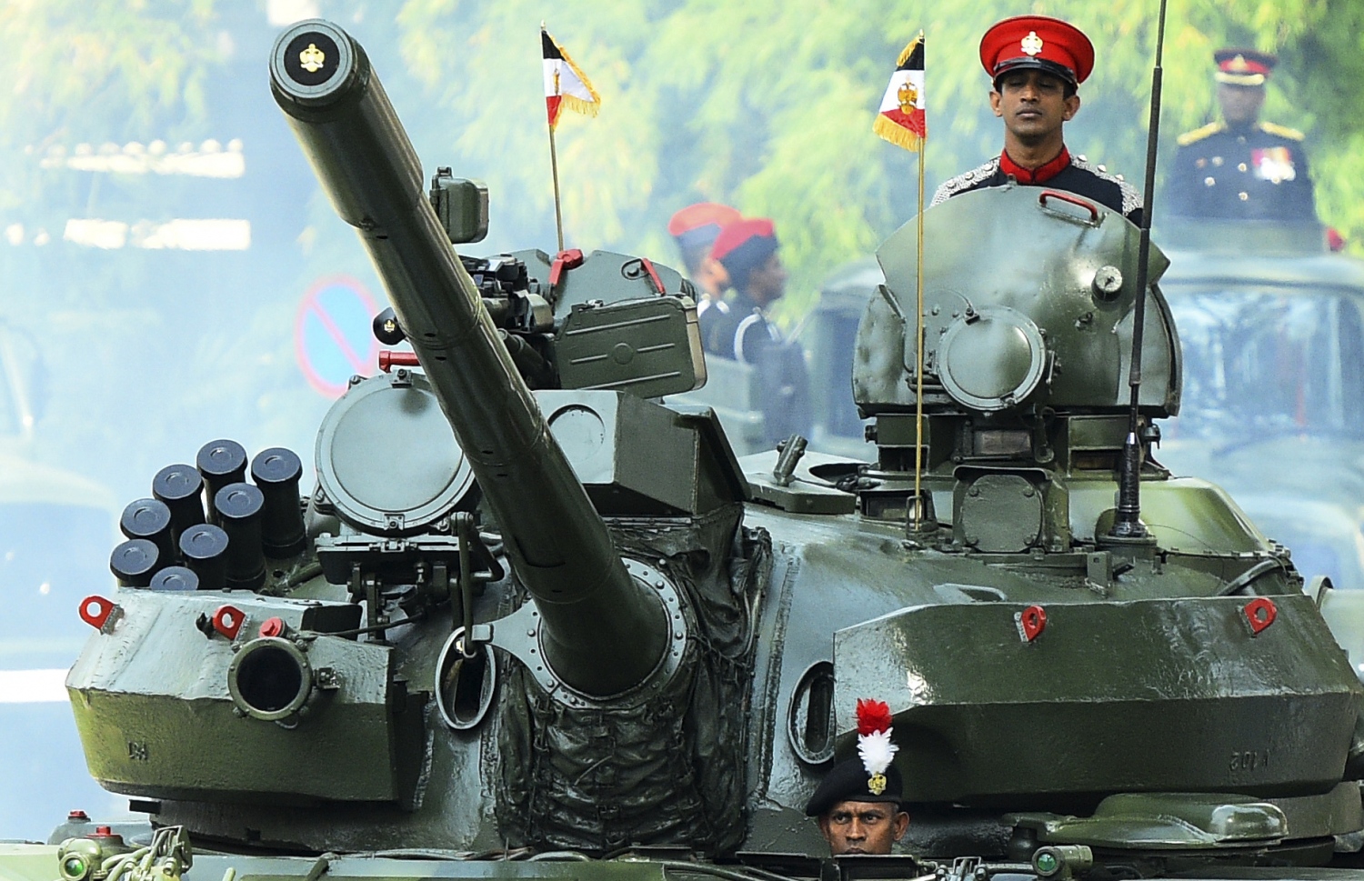 ކޮލަމްބޯ: ފެބްރުއަރީ 4، 2020: ސްރީ ލަންކާގެ 72 ވަނަ މިނިވަން ދުވަހުގެ ރަސްމިއްޔާތުގައި ސިފައިންގެ ޕެރޭޑް ބާއްވަނީ. --ފޮޓޯ:އޭއެފްޕީ