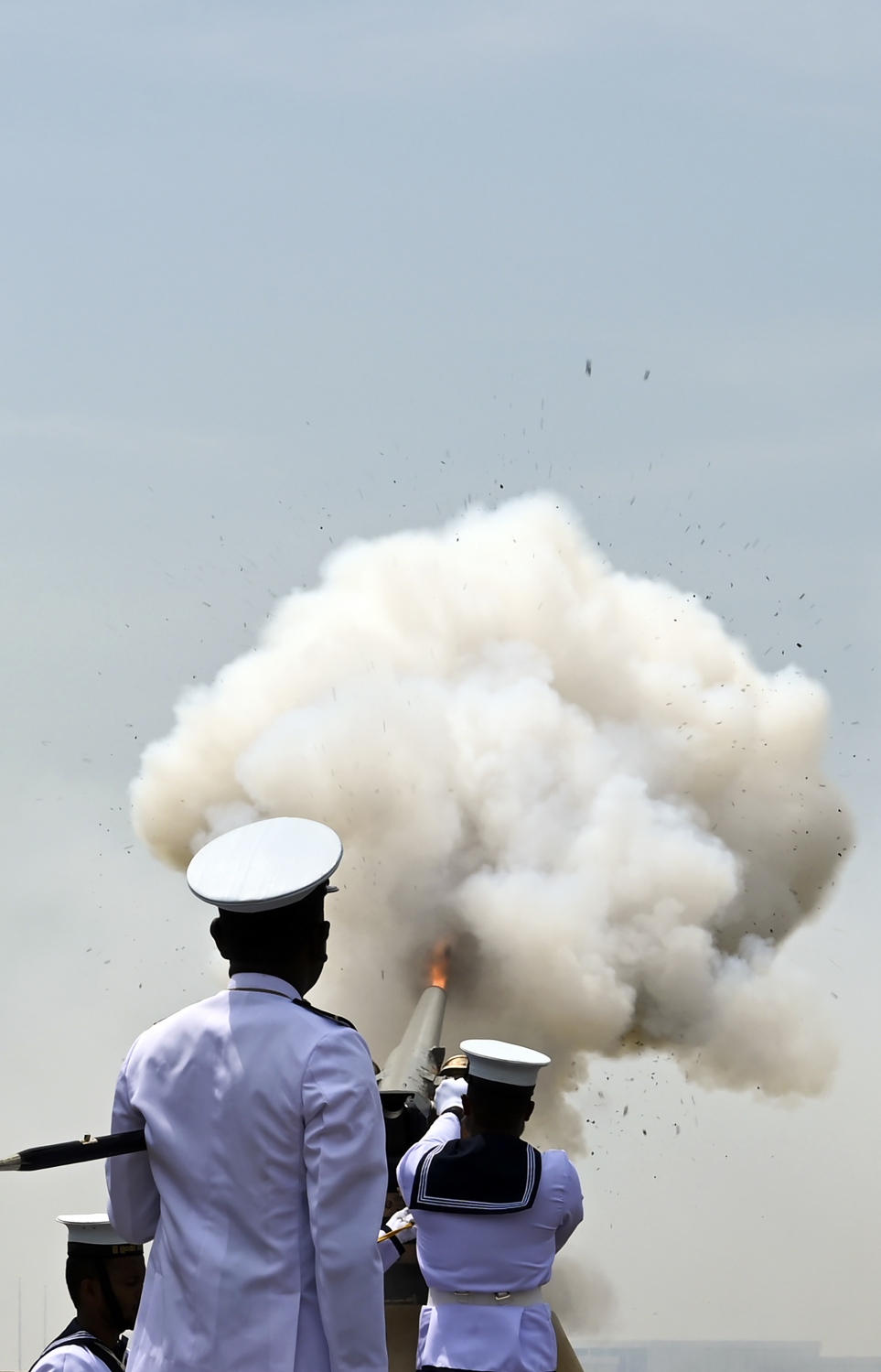 ކޮލަމްބޯ: ފެބްރުއަރީ 4، 2020: ސްރީ ލަންކާގެ 72 ވަނަ މިނިވަން ދުވަހުގެ ރަސްމިއްޔާތުގައި 21 ބަޑީގެ ސެލިއުޓް ދެނީ. --ފޮޓޯ:އޭއެފްޕީ