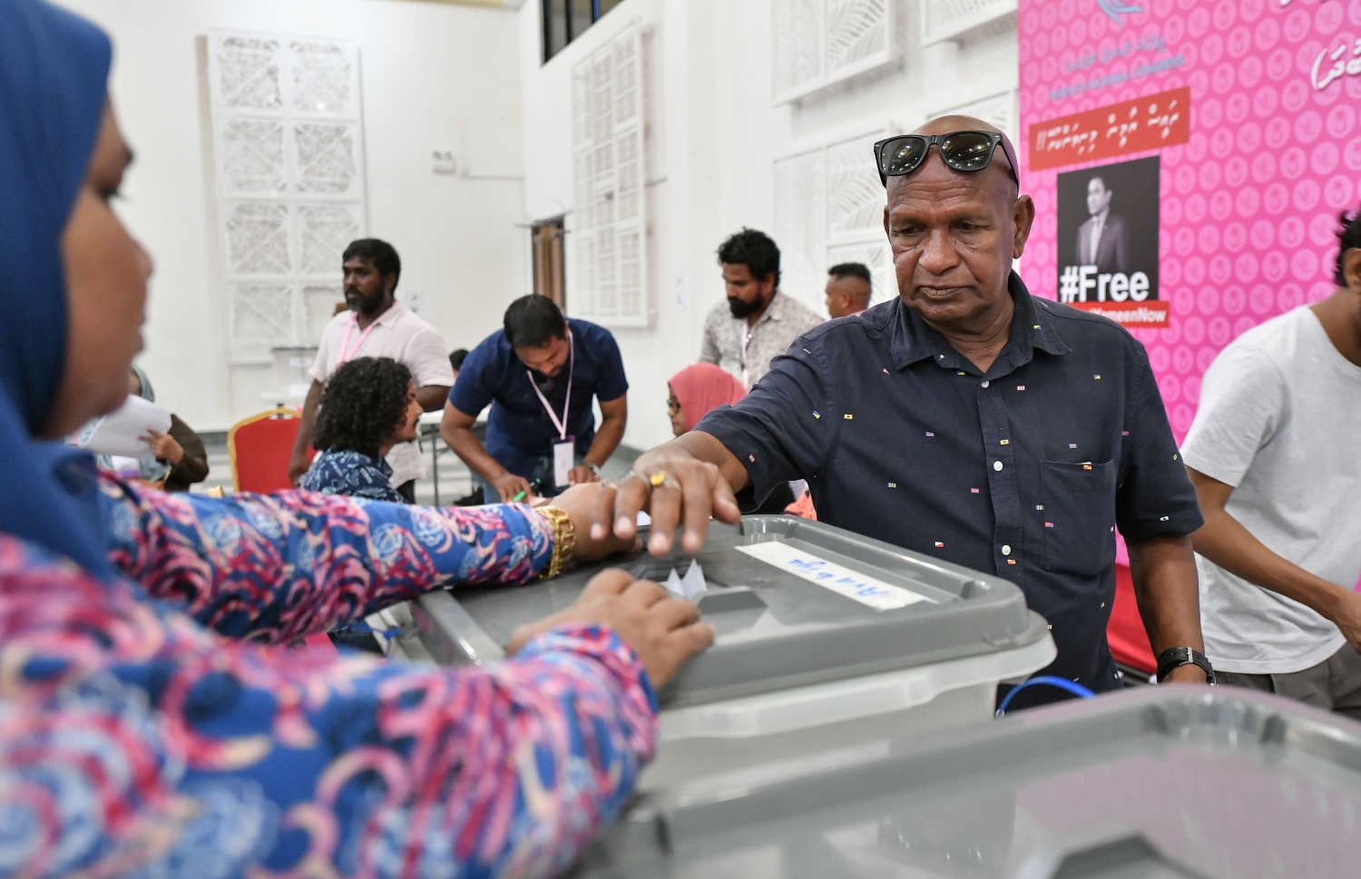 މާލެ: ފެބުރުއަރީ 7، 2020: އަންނަ އޭޕްރީލް މަހު ބާއްްވާ ލޯކަލް ކައުންސިލްތަކުގެ އިންތިހާބުގައި ޕީޕީއެމްގެ ފަރާތުން ވާދަކުރާނެ ކެންޑިޑޭޓުން ކަނޑައެޅުމަށް ބާއްވާ ޕްރައިމަރީގައި ދަރުބާރުގޭގައި ވޯޓުލުން ކުރިއަށް ދަނީ. -- ފޮޓޯ:ނިޝާން އަލީ/މިހާރު