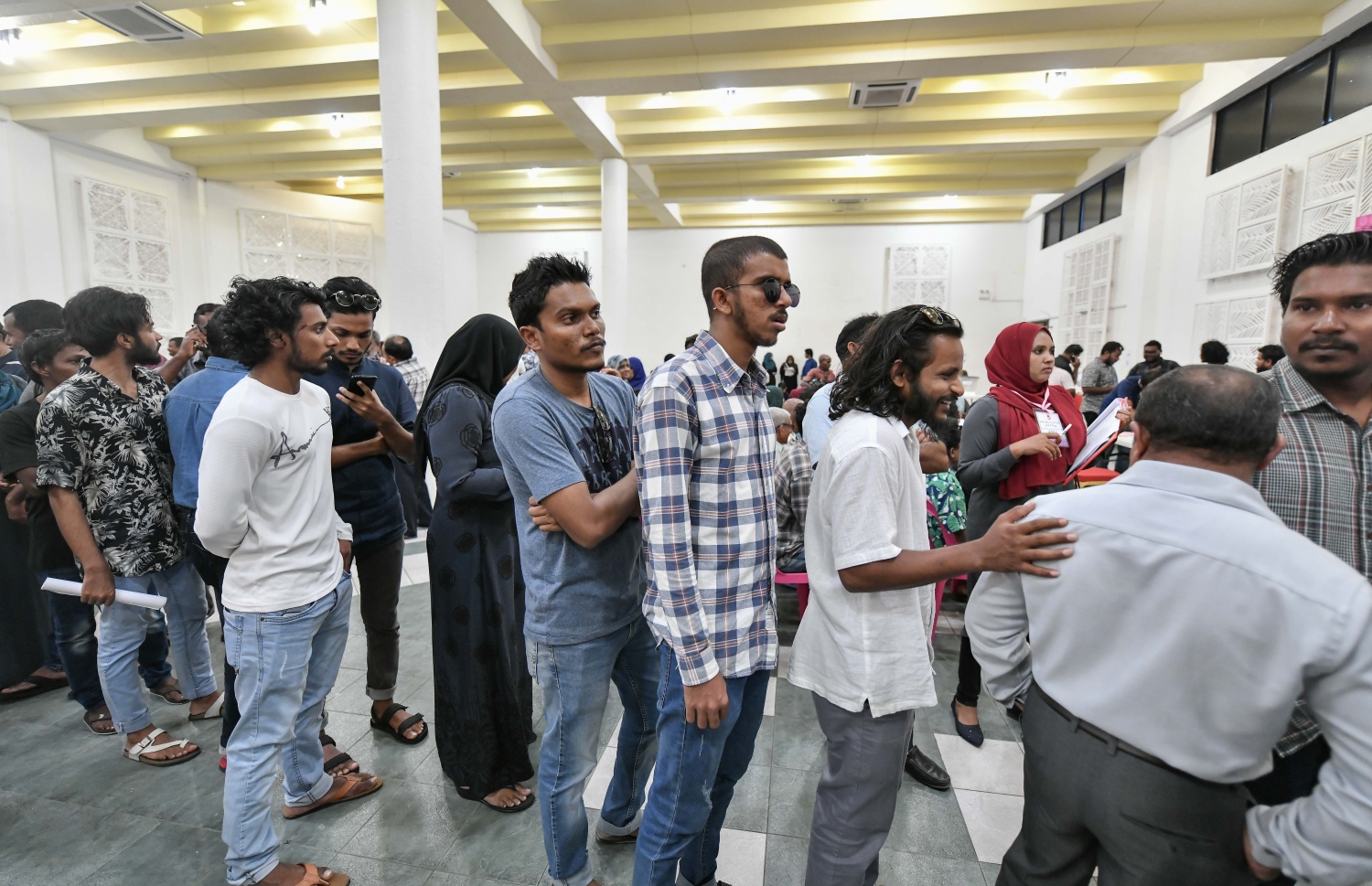 މާލެ: ފެބުރުއަރީ 7، 2020: އަންނަ އޭޕްރީލް މަހު ބާއްްވާ ލޯކަލް ކައުންސިލްތަކުގެ އިންތިހާބުގައި ޕީޕީއެމްގެ ފަރާތުން ވާދަކުރާނެ ކެންޑިޑޭޓުން ކަނޑައެޅުމަށް ބާއްވާ ޕްރައިމަރީގައި ދަރުބާރުގޭގައި ވޯޓުލުން ކުރިއަށް ދަނީ. -- ފޮޓޯ:ނިޝާން އަލީ/މިހާރު