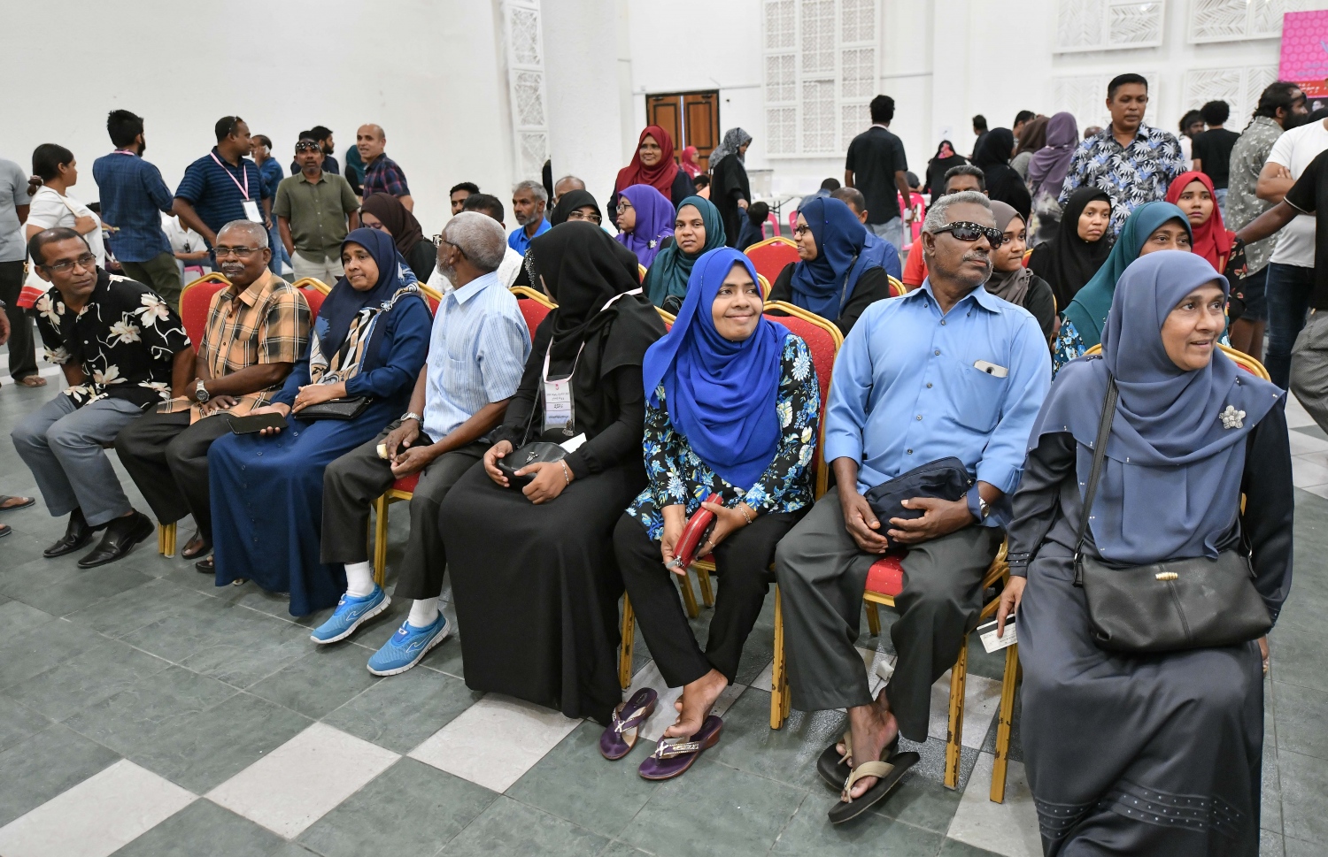 މާލެ: ފެބުރުއަރީ 7، 2020: އަންނަ އޭޕްރީލް މަހު ބާއްްވާ ލޯކަލް ކައުންސިލްތަކުގެ އިންތިހާބުގައި ޕީޕީއެމްގެ ފަރާތުން ވާދަކުރާނެ ކެންޑިޑޭޓުން ކަނޑައެޅުމަށް ބާއްވާ ޕްރައިމަރީގައި ދަރުބާރުގޭގައި ވޯޓުލުން ކުރިއަށް ދަނީ. -- ފޮޓޯ:ނިޝާން އަލީ/މިހާރު