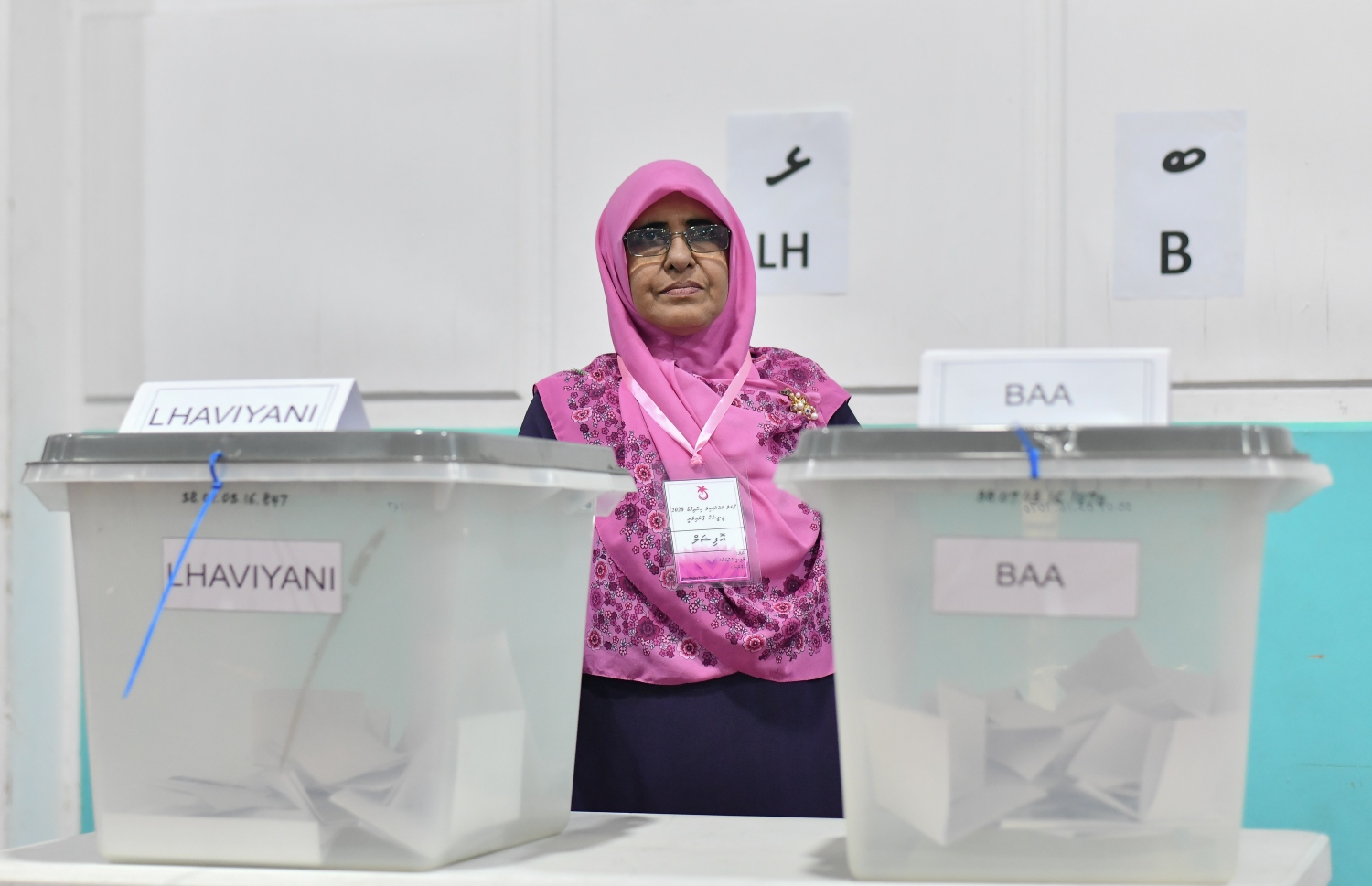 މާލެ: ފެބުރުއަރީ 7، 2020: އަންނަ އޭޕްރީލް މަހު ބާއްްވާ ލޯކަލް ކައުންސިލްތަކުގެ އިންތިހާބުގައި ޕީޕީއެމްގެ ފަރާތުން ވާދަކުރާނެ ކެންޑިޑޭޓުން ކަނޑައެޅުމަށް ބާއްވާ ޕްރައިމަރީގައި ދަރުބާރުގޭގައި ވޯޓުލުން ކުރިއަށް ދަނީ. -- ފޮޓޯ:ނިޝާން އަލީ/މިހާރު