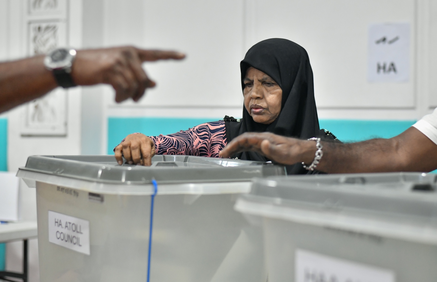 މާލެ: ފެބުރުއަރީ 7، 2020: އަންނަ އޭޕްރީލް މަހު ބާއްްވާ ލޯކަލް ކައުންސިލްތަކުގެ އިންތިހާބުގައި ޕީޕީއެމްގެ ފަރާތުން ވާދަކުރާނެ ކެންޑިޑޭޓުން ކަނޑައެޅުމަށް ބާއްވާ ޕްރައިމަރީގައި ދަރުބާރުގޭގައި ވޯޓުލުން ކުރިއަށް ދަނީ. -- ފޮޓޯ:ނިޝާން އަލީ/މިހާރު