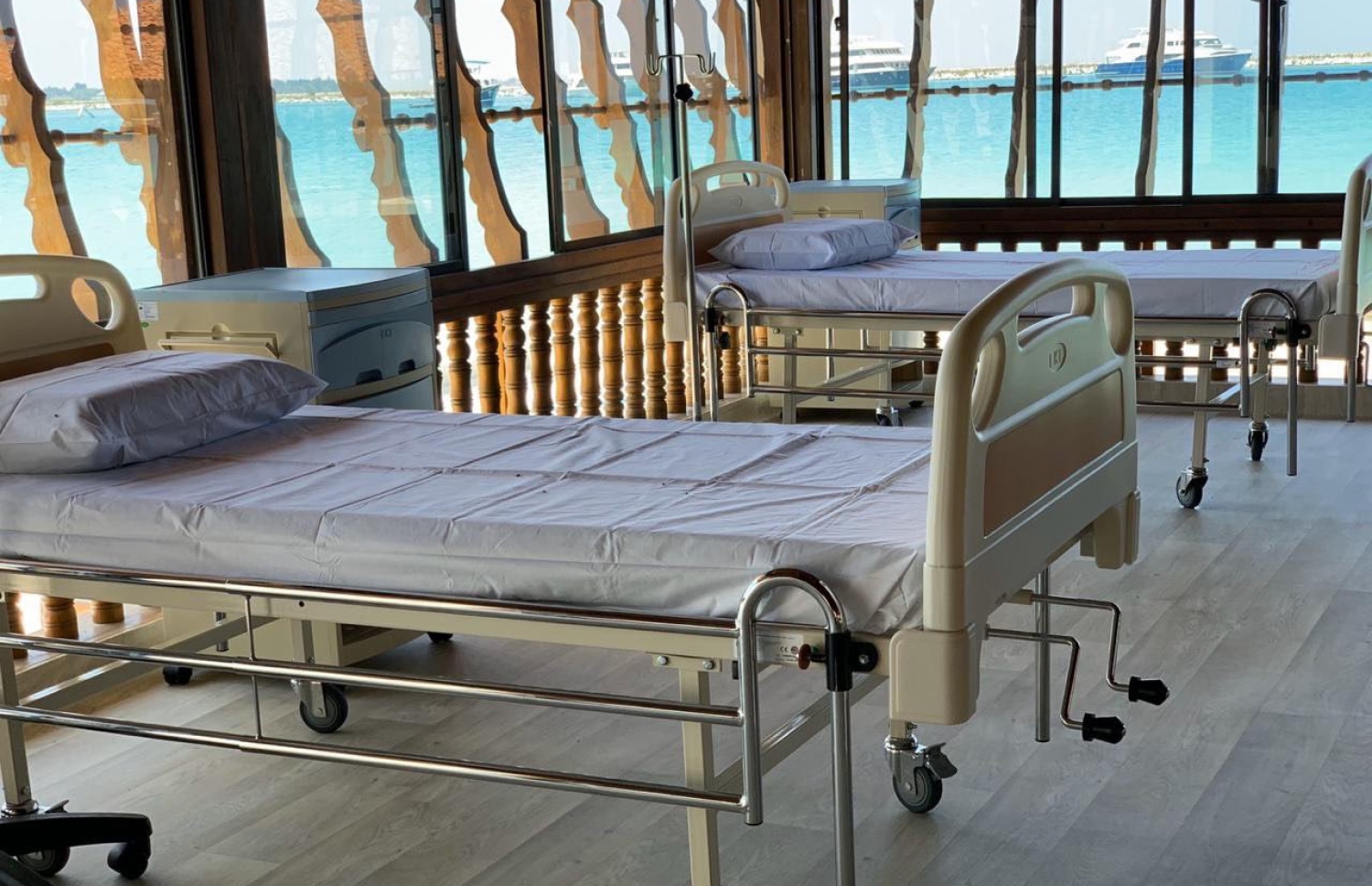 ކޮވިޑް-19 ގެ ބަލިމީހުން ބައިތިއްބަން ފަރުކޮޅުފުށީގައި ހަދާފައިވާ ކޮޓަރިއެއް.---ފޮޓޯ: ހެލްތު މިނިސްޓްރީ