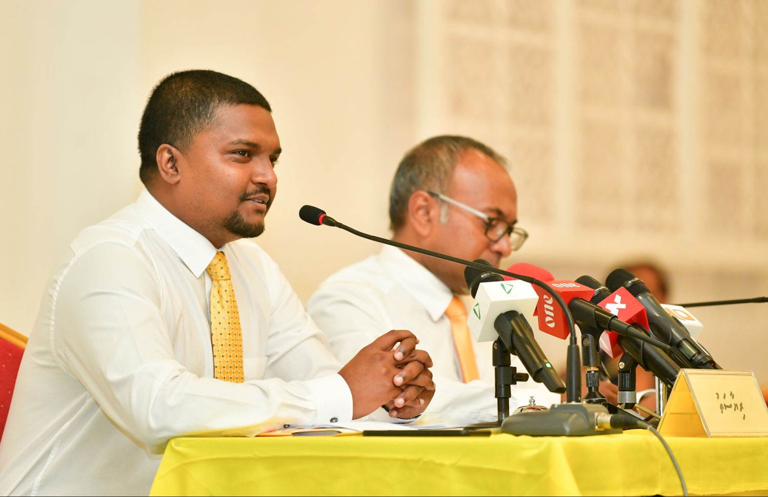 އެމްޑީޕީގެ ގައުމީ މަޖިލީހުން މިރޭ ބޭއްވި ޖަލްސާގައި އަނަސް ބައިވެރިވެވަޑައިގަންނަވަނީ.-- ފޮޓޯ: ހުސެއިން ވަހީދު/ މިހާރު