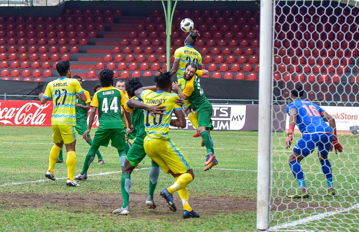 މާލެ- ފެބުރުއަރީ 12، 2020: އޭއެފްސީ ކަޕުގެ ޕްރިލިމިނަރީ ބުރުގެ ދެ ވަނަ ލެގުގައި މިއަދު މާލޭގައި މާޒިޔާ އާއި ބަންގްލަދޭޝްގެ ޑާކާ އަބަހާނީ ބައްދަލުކުރި މެޗުގެ ތެރެއިން--. ފޮޓޯ:އަހުމަދު އަވްޝަން އިލްޔާސް /މިހާރު