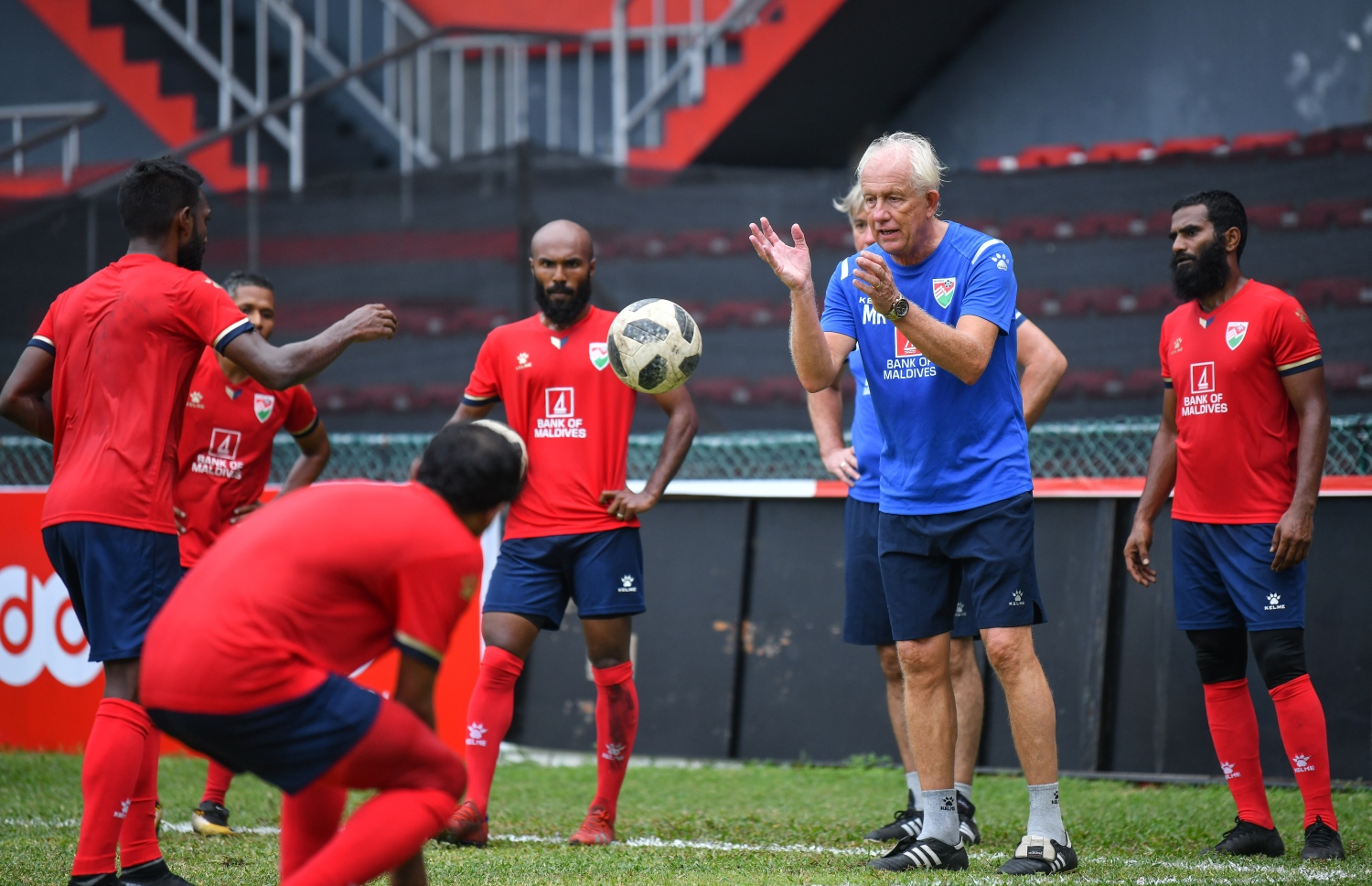 ގައުމީ ޓީމުގެ ޕްރެކްޓިހުގެ ތެރެއިން ކޯޗު ކޫޕްމަން. -- ފޮޓޯ: ނިޝާން އަލީ/ މިހާރު