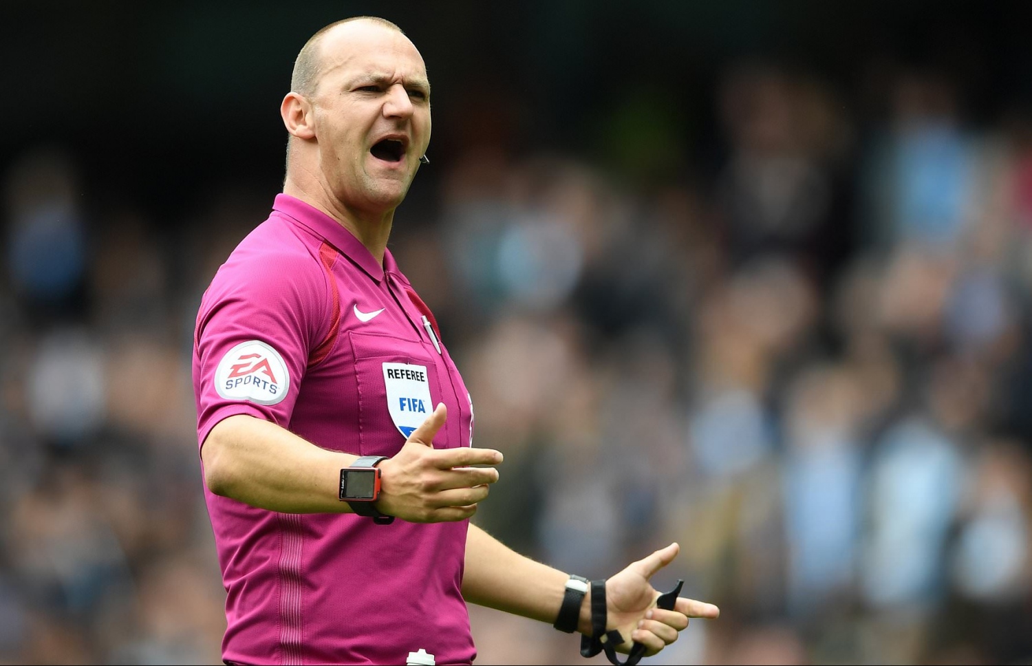 ސަސްޕެންޑްކުރި ރެފްރީ ބޮބީ އަންނަ ސީޒަނުގައި އަލުން ރެފްރީކަން ކުރަން ފަށާނެ.