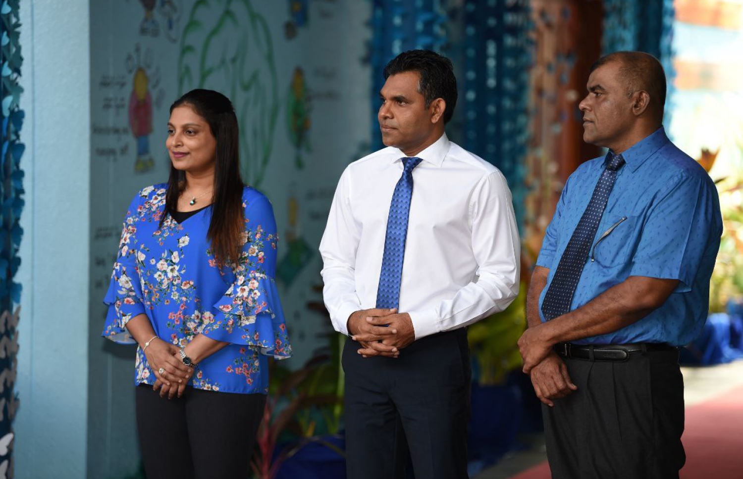 ޖަމާލުއްދީން ސްކޫލުގެ އަހަރީ ދުވަސް ފާހަގަކުރަން މިއަދު ބޭއްވި ރަސްމިއްޔާތުގައި ނައިބު ރައީސް ފައިސަލް (މ)، އެޑިއުކޭޝަން މިނިސްޓަރު ޑރ. އައިޝަތު އަލީ އަދި އެ ސްކޫލުގެ ޕްރިންސިޕަލް ހަސަން ބައިވެރިވެވަޑައިގަންނަވަނީ.-- ފޮޓޯ: ރައީސް އޮފީސް