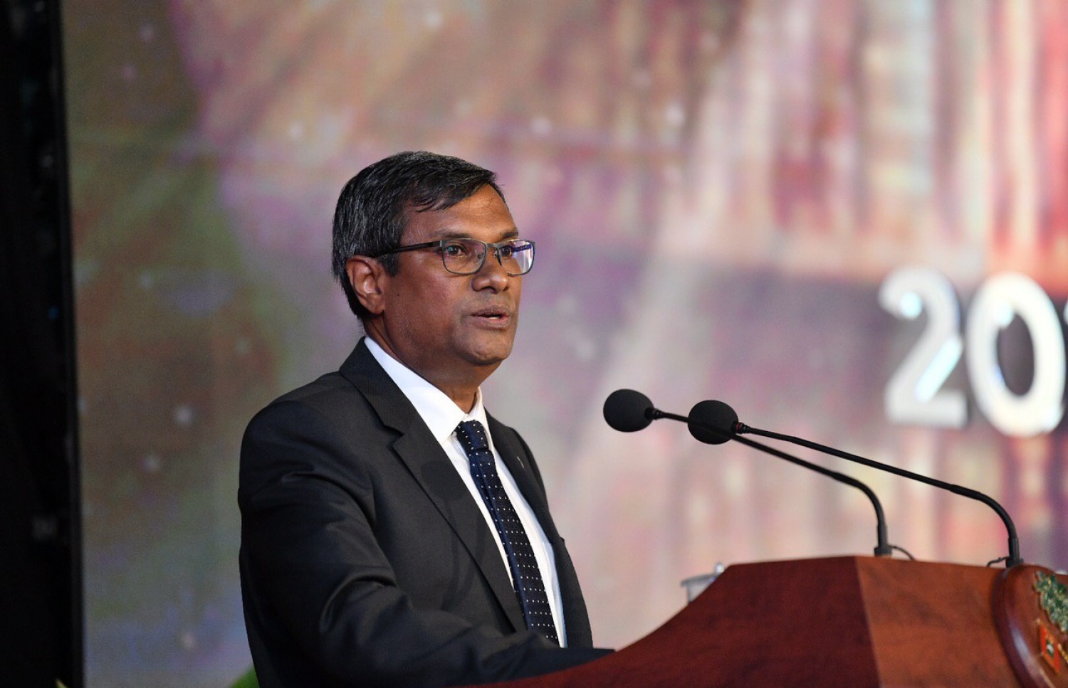 ޖުޑީޝަލް އަހަރު ފެށުމަށް ބޭއްވި ރަސްމިއްޔާތުގައި އުއްތަމަ ފަނޑިޔާރު މުއުތަސިމް ވާހަކަފުޅު ދައްކަވަނީ: އެމަނިކުފާނު ދިރިއުޅުއްވާ ގެކޮޅަށް މީހަކު ވަން މައްސަލަ އަންނަނީ ތަހުގީގު ކުރަމުން. ---ފޮޓޯ: އަހުމަދު އަވްޝަން/މިހާރު