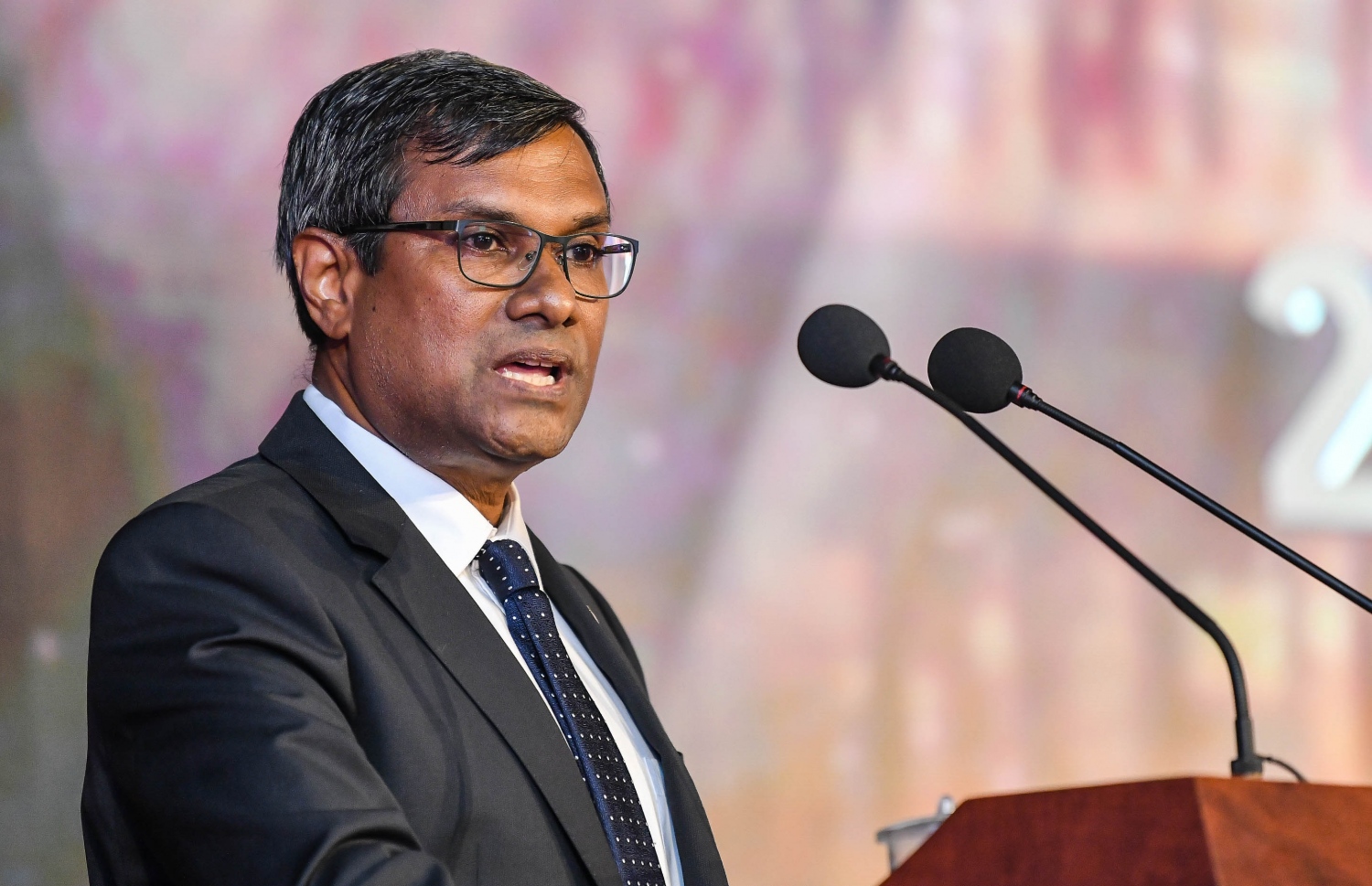 ޝަރުއީ ދާއިރާގެ ގަޟާއީ އާ އަހަރު ފެށުމައް ރޭ ދަރުބާރުގޭގައި ބޭއްވި ރަސްމިއްޔާތުގައި އުއްތަމަ ފަނޑިޔާރު އަހުމަދު މުއުތަސިމް އަދުނާން ވާހަކަ ދައްކަވަނީ .-- ޕޮޓޯ: އަހުމަދު އަވްޝަން/މިހާރު