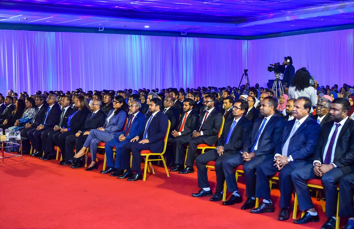 މާލެ: ފެބްރުއަރީ 18، 2020- ޖުޑީޝަލް އަހަރު ފެށުން ފާހަގަކުރުމަށް ދަރުބާރުގޭގައި ބޭއްވި ހަފްލާގައި ރައީސް އިބްރާހިމް މުހައްމަދު ސޯލިހާއި އުއްތަމަ ފަނޑިޔާރު އަހުމަދު މުއުތަސިމް އަދުނާނާއި ރައްޔިތުންގެ މަޖިލީހުގެ ރައީސް އަދި ކުރީގެ ރައީސް މުހައްމަދު ނަޝީދާއި ޝަރުއީ ދާއިރާގެ ބައެއް ބޭފުޅުން ބައިވެރިވެވަޑައިގަންނަވަނީ.---ފޮޓޯ: އަހުމަދު އަވްޝަން/މިހާރު