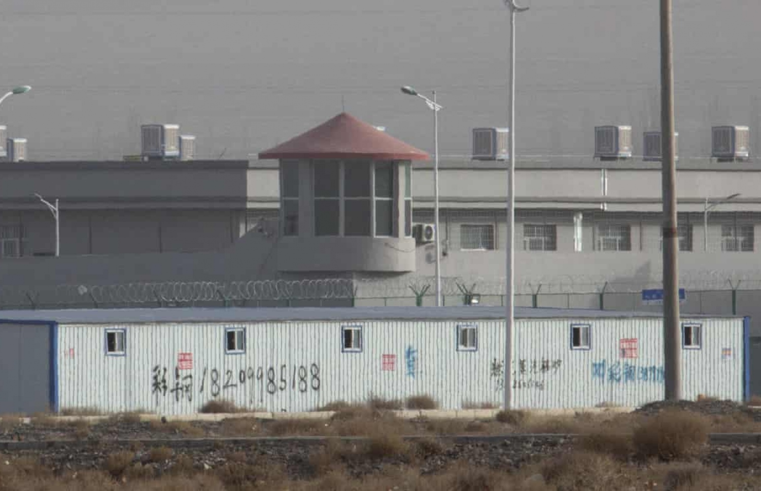 ޝިންޖިއާންގައި މުސްލިމުން ބަންދު ކުރަން ހަދާފައިވާ ޖަލެއް. --ފޮޓޯ:އޭޕީ