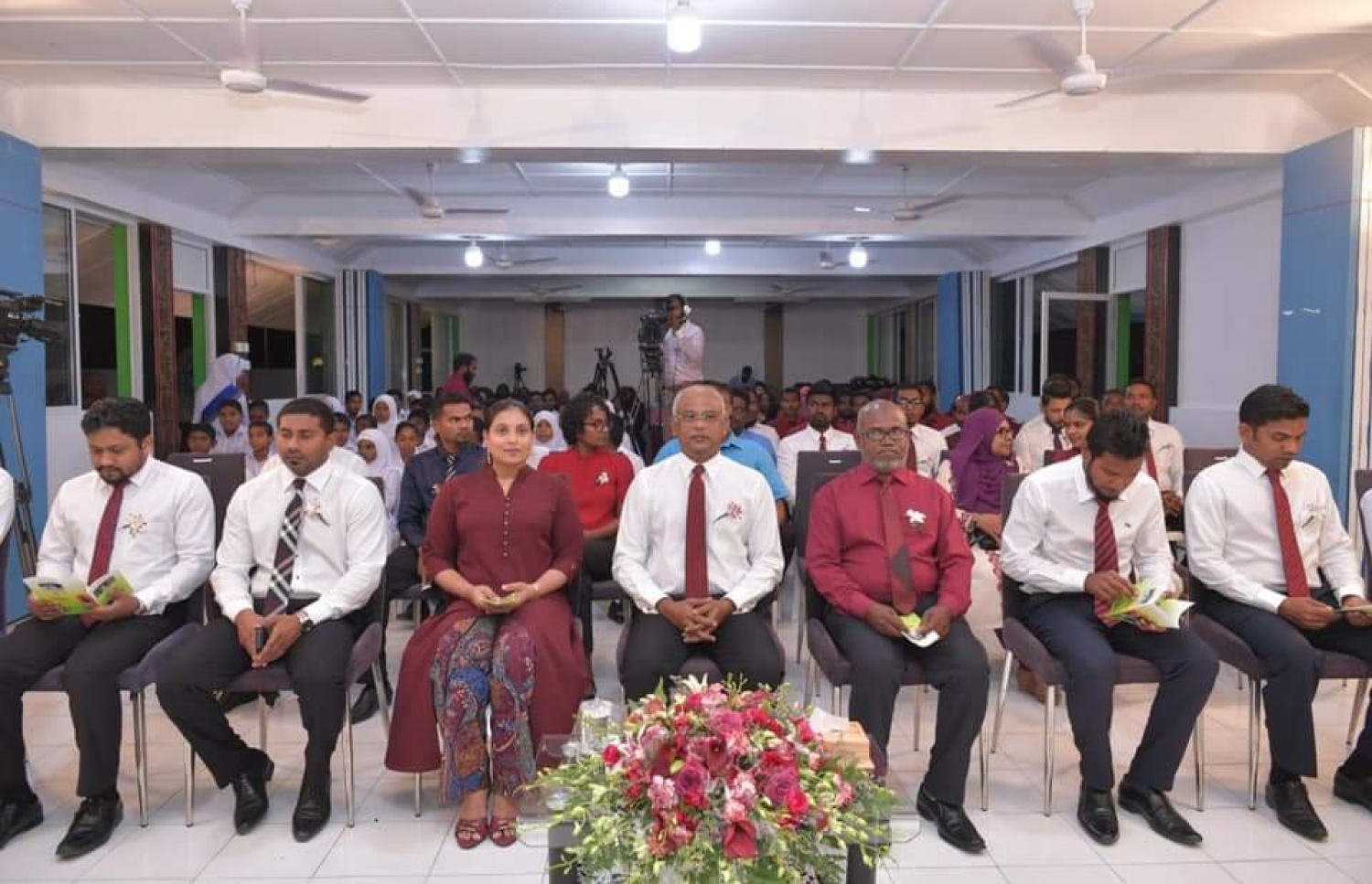 ދ. ރިނބުދޫ ސްކޫލްގެ އަހަރީ ޖަލްސާގައި ރައީސް އިބްރާހީމް މުހައްމަދު ސޯލިހާއި އެޑިއުކޭޝަން މިނިސްޓަރު ޑރ. އައިޝަތު އަލީ، ޔޫތު މިނިސްޓަރު އަހުމަދު މަހުލޫފް ބައިވެރިވެވަޑައިގަންނަވަނީ