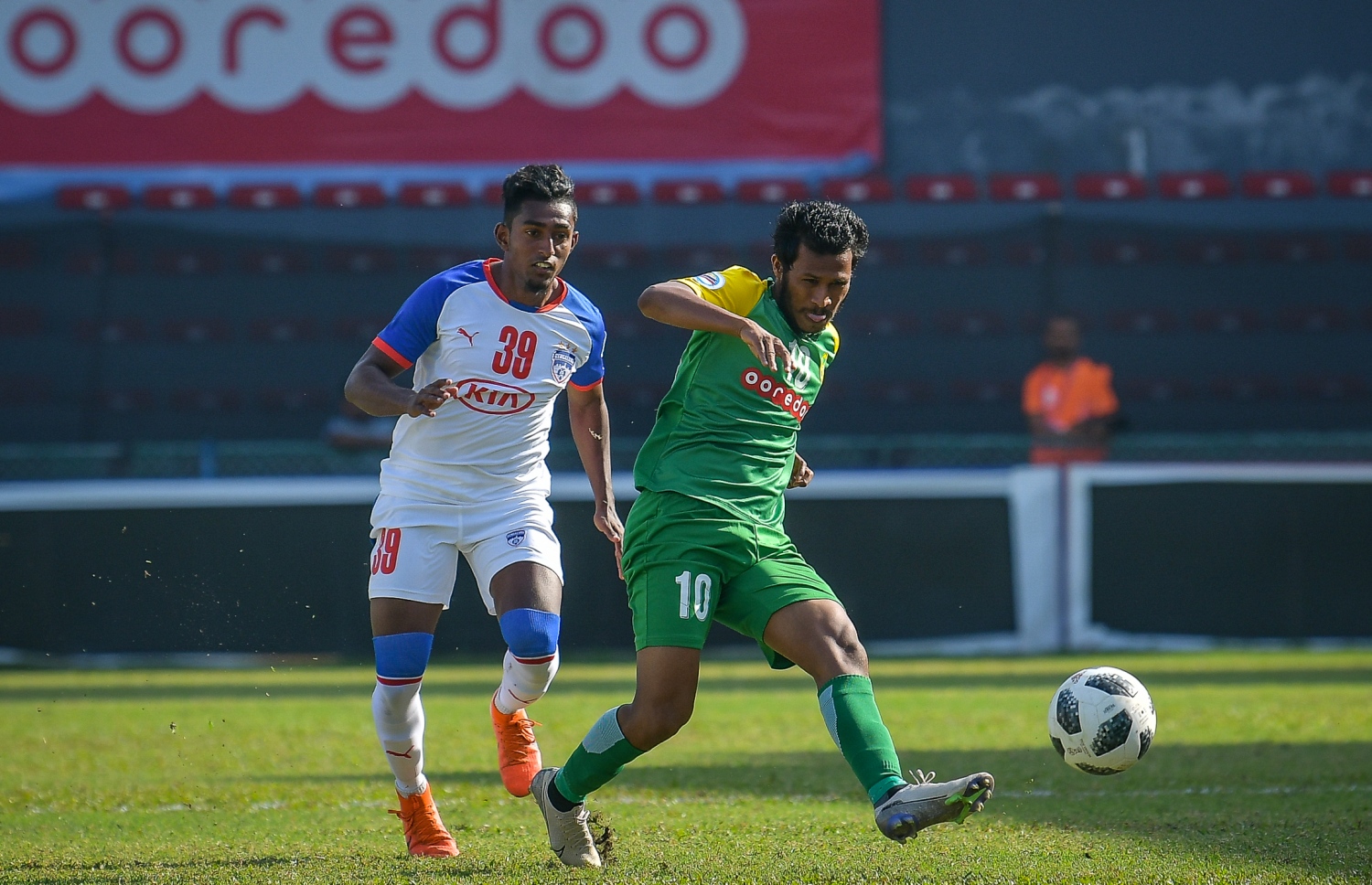 މާލެ- ފެބުރުއަރީ 19، 2020: އޭއެފްސީ ކަޕުގެ ޕްލޭއޮފް ބުރުގެ ފުރަތަމަ ލެގުގައި މިއަދު މާލޭގައި މާޒިޔާ އާއި އިންޑިއާގެ ބެންގަލޫރު ބައްދަލުކުރި މެޗުގެ ތެރެއިން: މިމެޗުން ބެންގަލޫރު 2-1 އިން ބަލިކޮށް މުބާރާތުގެ ގްރޫޕް ސްޓޭޖުން ފުރުސަތު ހޯދުމުގެ އުއްމީދު މާޒިޔާ ވަނީ ބޮޑުކޮށްފައި--. ފޮޓޯ:ނިޝާން އަލީ/މިހާރު