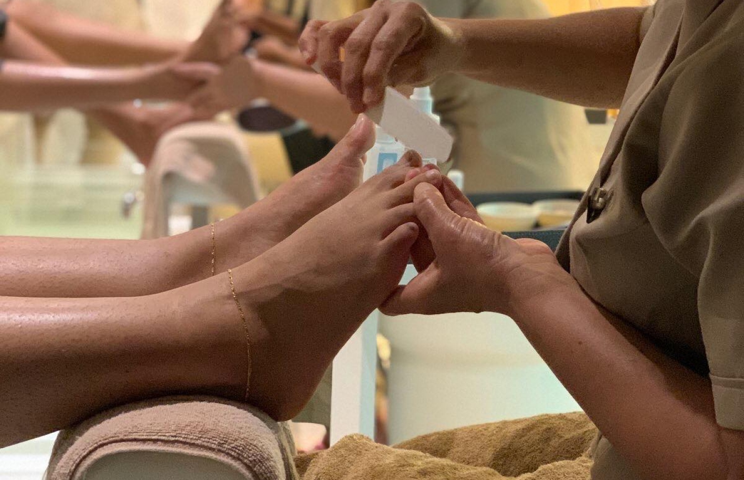 ކޮކޯ ޝިކް އިން ޕެޑިކިއުއާ ހިދުމަތް ދެނީ