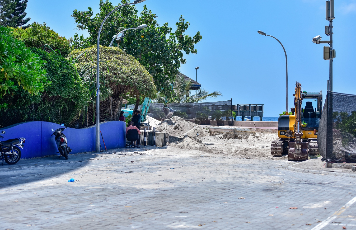 އާ މަގު ހަދަން ވެލިތައް ނެގުމުގެ މަސައްކަތް ކުރިއަށް ދަނީ -- ފޮޓޯ: އަހުމަދު އަވްޝަން/މިހާރު