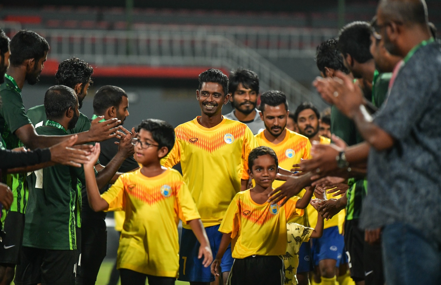 ޗެމްޕިއަންކަން ހޯދި ވެލެންސިއާ ޓީމުގެ ކުޅުންތެރިންނަށް ސުޕަ ޔުނައިޓެޑުން ގާޑް އޮފް އޮނާ އެއް ދެނީ. -- ފޮޓޯ: ނިޝާން އަލީ/ މިހާރު