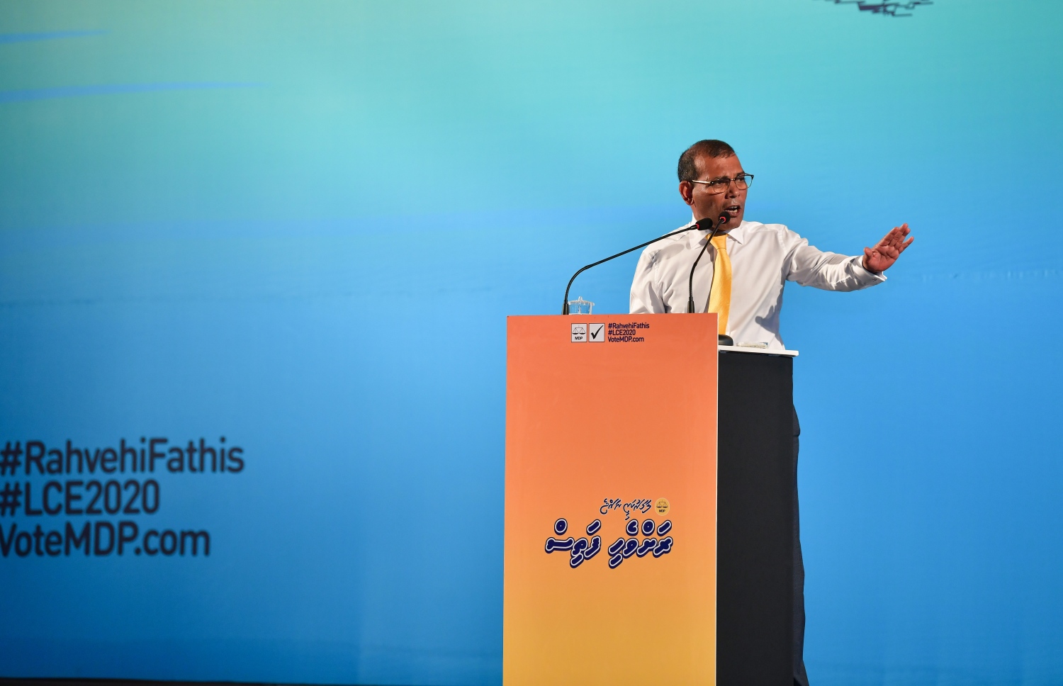 ކައުންސިލް އިންތިޚާބުގެ ކެމްޕޭން އިފްތިތާހްކުރަން ބޭއްވި ޖަލްސާގައި ނަޝީދު ވާހަކަފުޅު ދައްކަވަނީ. --ފޮޓޯ: ނިޝާން އަލީ/މިހާރު