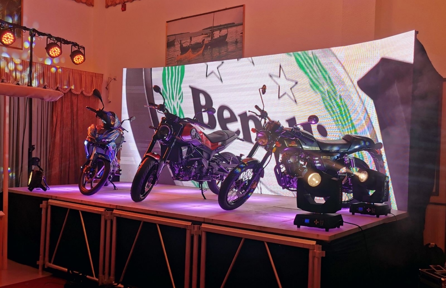 ބިޒްނަސް އެކްސްޕޯގައި ލޮޓަސް ބައިކް ޝޮޕުގެ ސްޓޯލް-- ފޮޓޯ: ލޮޓަސް ބައިކް ޝޮޕް