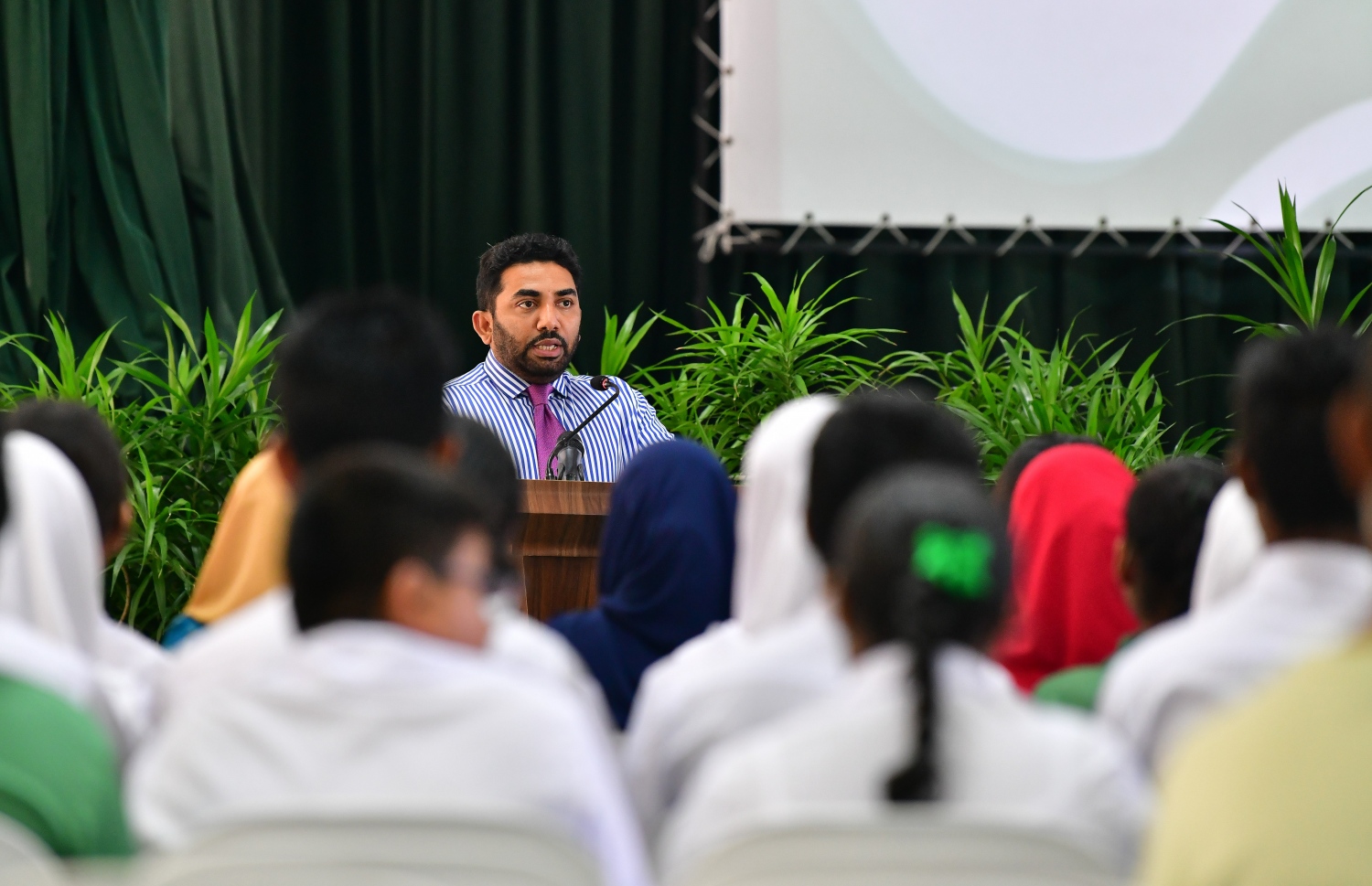 މާލެ: ފެބުރުއަރީ 24، 2020- ހިމަބިހީގެ ވެކްސިންގެ ދެ ޑޯޒް ފުރިހަމަ ނުކުރާ އެންމެންނަށް ވެކްސިން ޖެހުމުގެ ކެމްޕެއިން ފެށުމަށް މިއަދު ބޭއްވި ރަސްމިއްޔާތުގައި ހެލްތު މިނިސްޓަރު އަމީން ވާހަކަ ދައްކަވަނީ.---ފޮޓޯ: ނިޝާން އަލީ/މިހާރު