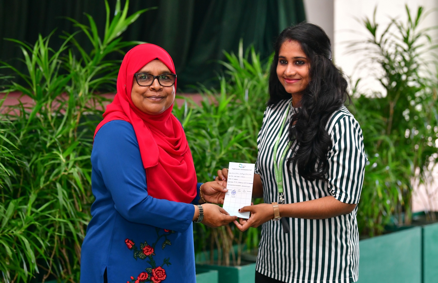 މާލެ: ފެބުރުއަރީ 24، 2020- ހިމަބިހީގެ ވެކްސިންގެ ދެ ޑޯޒް ފުރިހަމަ ނުކުރާ އެންމެންނަށް ވެކްސިން ޖެހުމުގެ ކެމްޕެއިން ފެށުމަށް މިއަދު ބޭއްވި ރަސްމިއްޔާތުގެ ތެރެއިން.---ފޮޓޯ: ނިޝާން އަލީ/މިހާރު