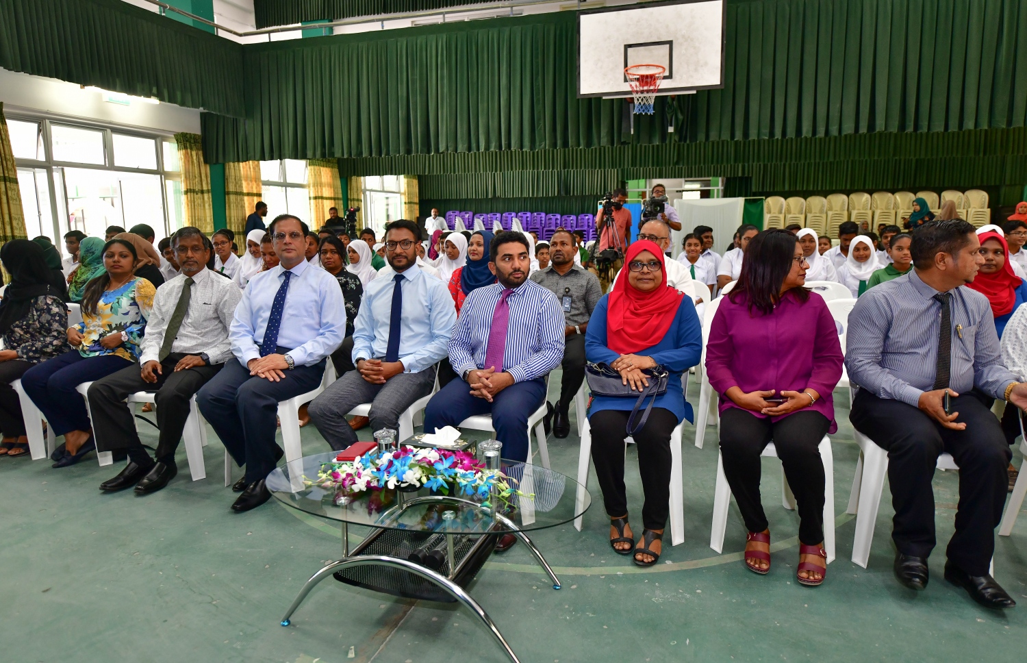 މާލެ: ފެބުރުއަރީ 24، 2020- ހިމަބިހީގެ ވެކްސިންގެ ދެ ޑޯޒް ފުރިހަމަ ނުކުރާ އެންމެންނަށް ވެކްސިން ޖެހުމުގެ ކެމްޕެއިން ފެށުމަށް މިއަދު ބޭއްވި ރަސްމިއްޔާތުގެ ތެރެއިން.---ފޮޓޯ: ނިޝާން އަލީ/މިހާރު