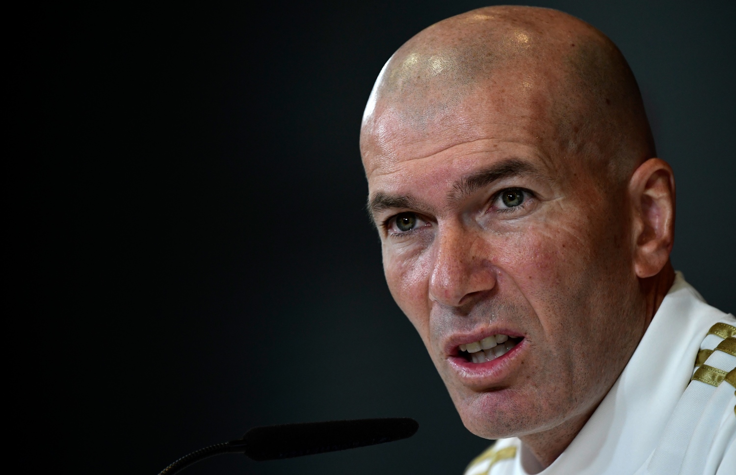 ރެއާލްގެ ކޯޗު ޒިނެދިން ޒިދާން ނޫސްވެރިންގެ ބައްދަލުވުމުގެ ތެރެއިން.-- ފޮޓޯ: އޭއެފްޕީ