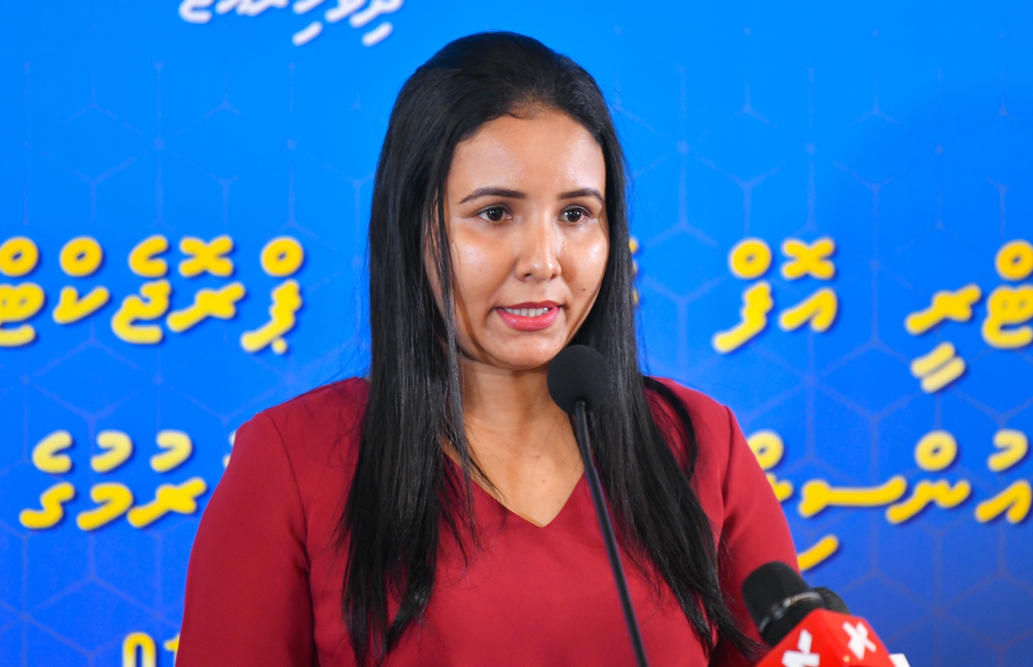 މާލެ- މާޗް 1، 2020- ހެލްތު މިނިސްޓްރީން 20 ރަށެއްގެ ސިއްހީ މަރުކަޒުތަކާ ގުޅޭ މަޝްރޫއުތަކަށް ކައުންސިލްތަކާ ހަވާލުކުރުމަށް މިއަދު ބޭއްވި ރަސްމިއްޔާތުގައި، އެ މިނިސްޓްރީގެ ސްޓޭޓް މިނިސްޓަރު ނިޝާމާ މުހައްމަދު ވާހަކަ ދައްކަވަނީ.---ފޮޓޯ: އަހުމަދު އަވްޝަން/މިހާރު