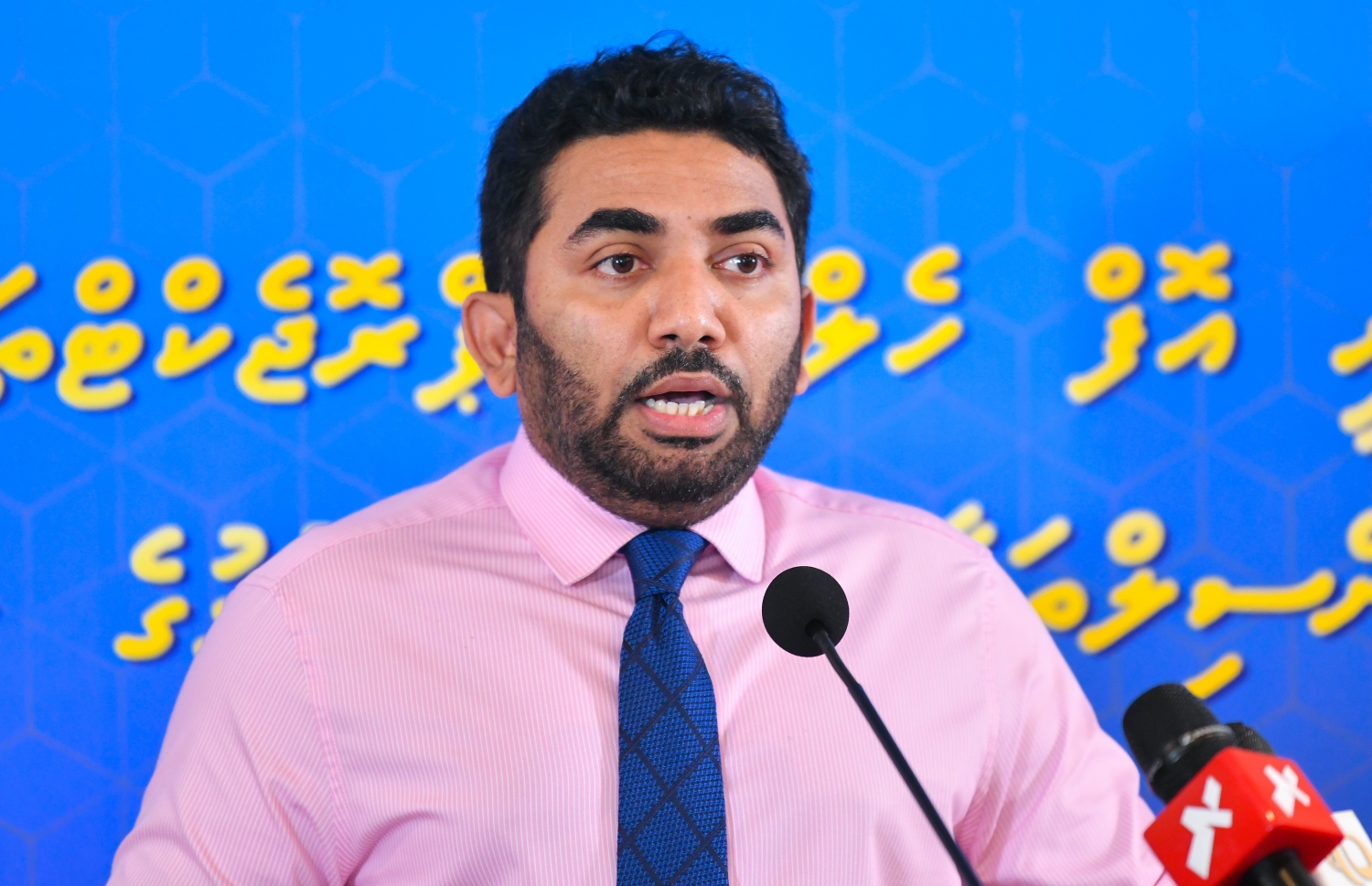 މާލެ- މާޗް 1، 2020- ހެލްތު މިނިސްޓްރީން 20 ރަށެއްގެ ސިއްހީ މަރުކަޒުގެ މަސައްކަތްތައް ހިންގަން ކައުންސިލްތަކާ ހަވާލުކުރަން ބޭއްވި ރަސްމިއްޔާތުގައި ހެލްތް މިނިސްޓަރު އަބްދުﷲ އަމީން ވާހަކަ ދައްކަވަނީ--. ފޮޓޯ: އަހުމަދު އަވްޝަން/މިހާރު