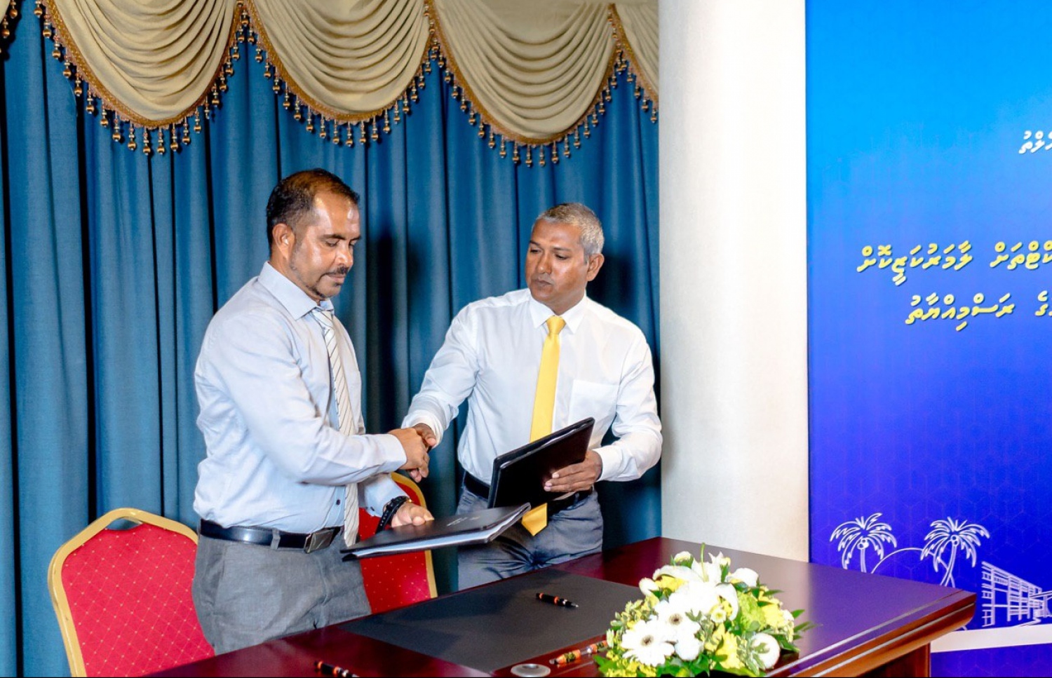 މާލެ- މާޗް 1، 2020- ހެލްތު މިނިސްޓްރީން 20 ރަށެއްގެ ސިއްހީ މަރުކަޒުތަކާ ގުޅޭ މަޝްރޫއުތަކަށް ކައުންސިލްތަކާ ހަވާލުކުރުމަށް މިއަދު ބޭއްވި ރަސްމިއްޔާތުގެ ތެރެއިން.---ފޮޓޯ: ހެލްތު މިނިސްޓްރީ