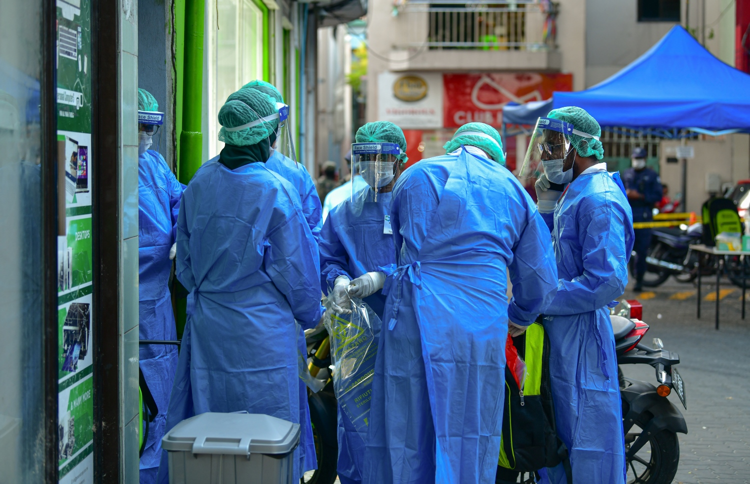 ކޮވިޑް-19 އަތުވެދާނެތީ ތައްޔާރުވުމުގެ ޑްރިލްއެއް ކުރިއަށް ގެންދަނީ. މައުލޫމާތު ދީ މީހުން ތަމްރީނު ކުރަން ގިނަ މަސައްކަތްތަކެއް ކޮށްފައިވާ ކަމަށް އަމީން ވިދާޅުވި.