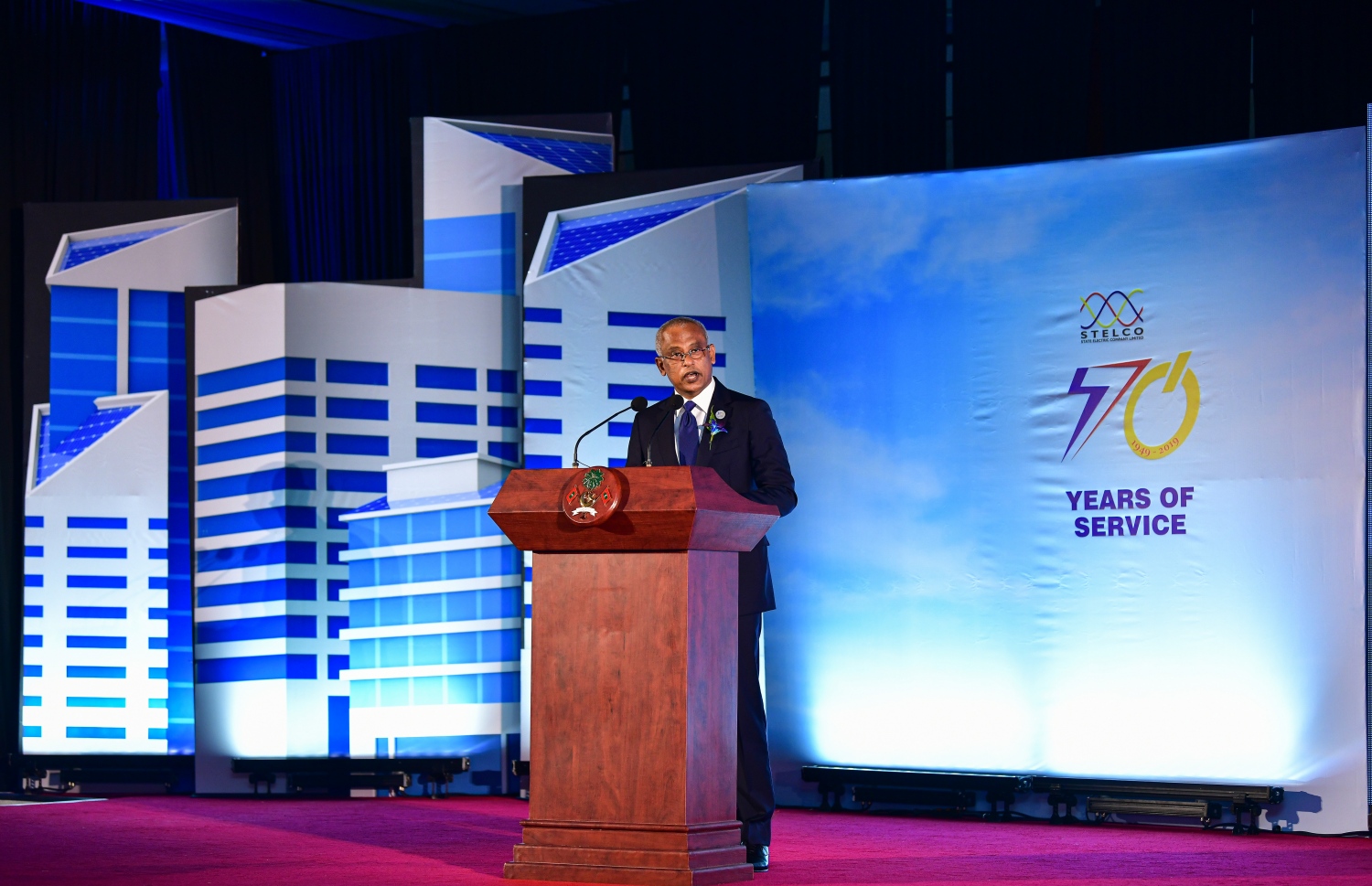 މާލެ: މާޗް 3، 2020-- ސްޓެލްކޯ އިން ކަރަންޓުގެ ހިދުމަތަށް ދޭން ފެށިތާ 70 އަހަރު ފުރުން ފާހަގަ ކުރުމަށް މިރޭ ދަރުބާރުގޭގައި ބޭއްވި ޚާއްސަ ޖަލްސާގައި ރައީސް އިބްރާހިމް މުހައްމަދު ސޯލިހު ވާހަކަފުޅު ދައްކަވަނީ.---ފޮޓޯ: އަހުމަދު އަވްޝަން އިލްޔާސް/މިހާރު