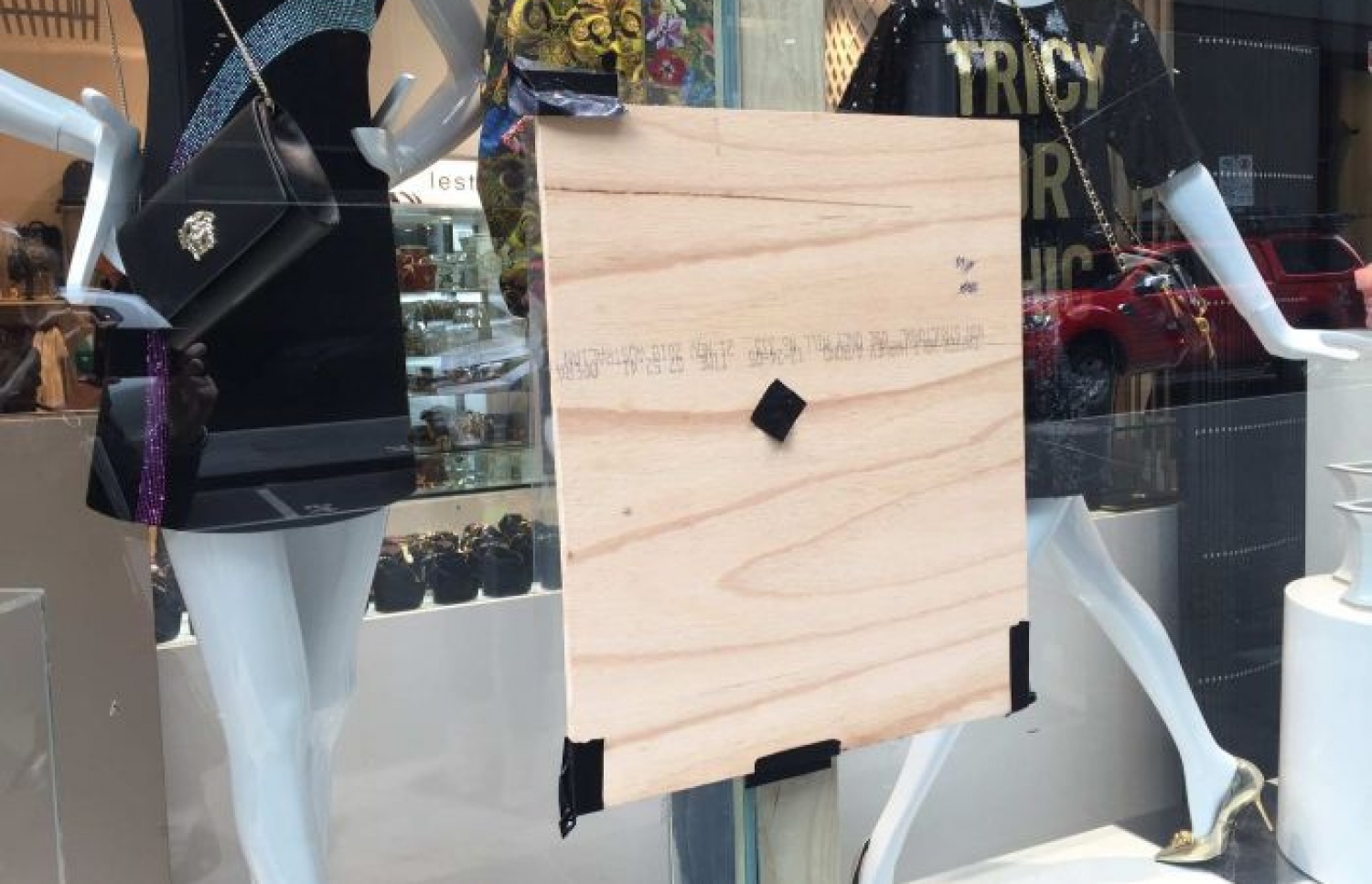 ވައްކަން ކުރި ދޮށި ވެއްދި ލޯވަޅު ވަގުތީ ގޮތުން ބައްދާފައި.