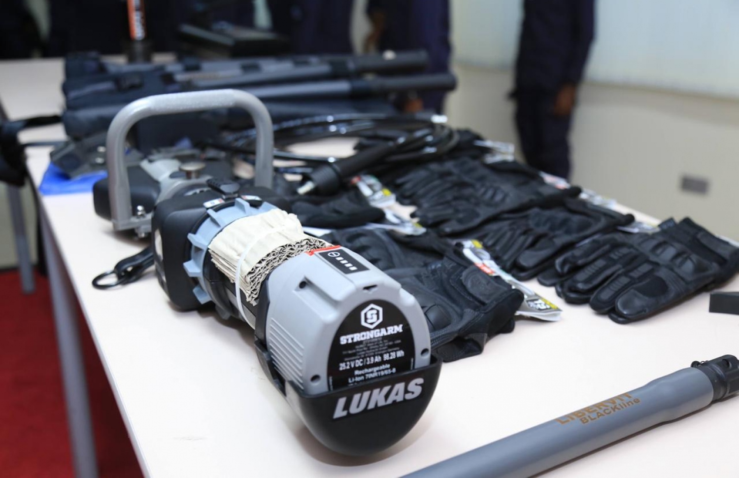 މަސްތުވާތަކެތީގެ އޮޕަރޭޝަންތަކަށް ހާއްސަކޮށް ފުލުހުން ގެނައި އާލާތްތައް-- ފޮޓޯ: ޕޮލިސް