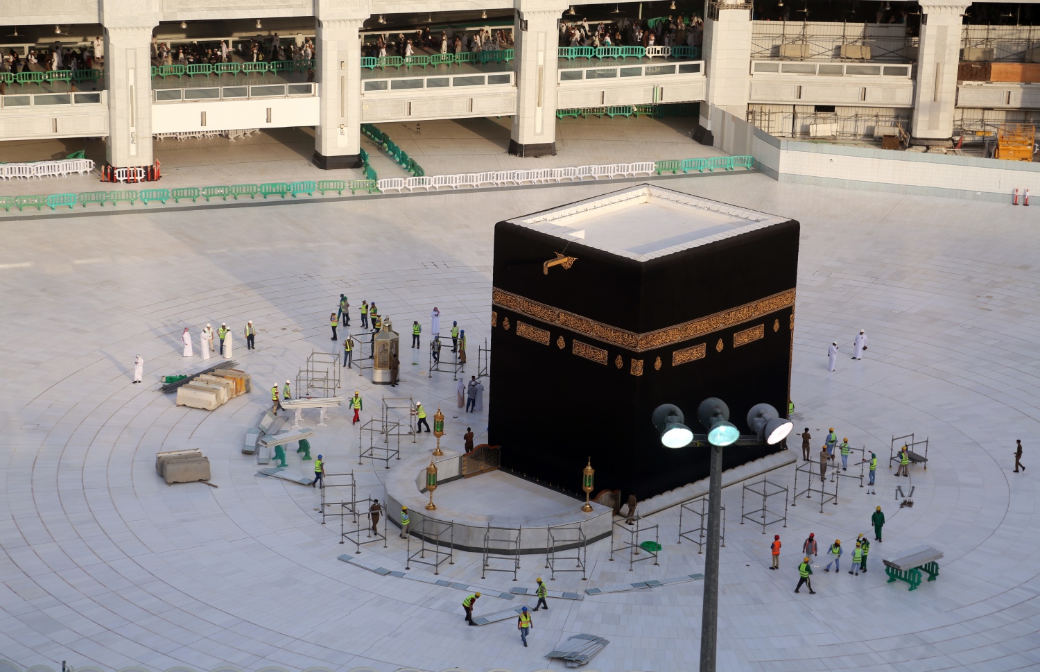 މައްކާގެ ހަރަމްފުޅުގެ ސަރަހައްދު ހުސްކޮށް: ސައުދީން މިހާރު ވަނީ އުމްރާގެ އަޅުކަން ވަގުތީ ގޮތުން ހުއްޓާލާފައި. --ފޮޓޯ:އޭއެފްޕީ