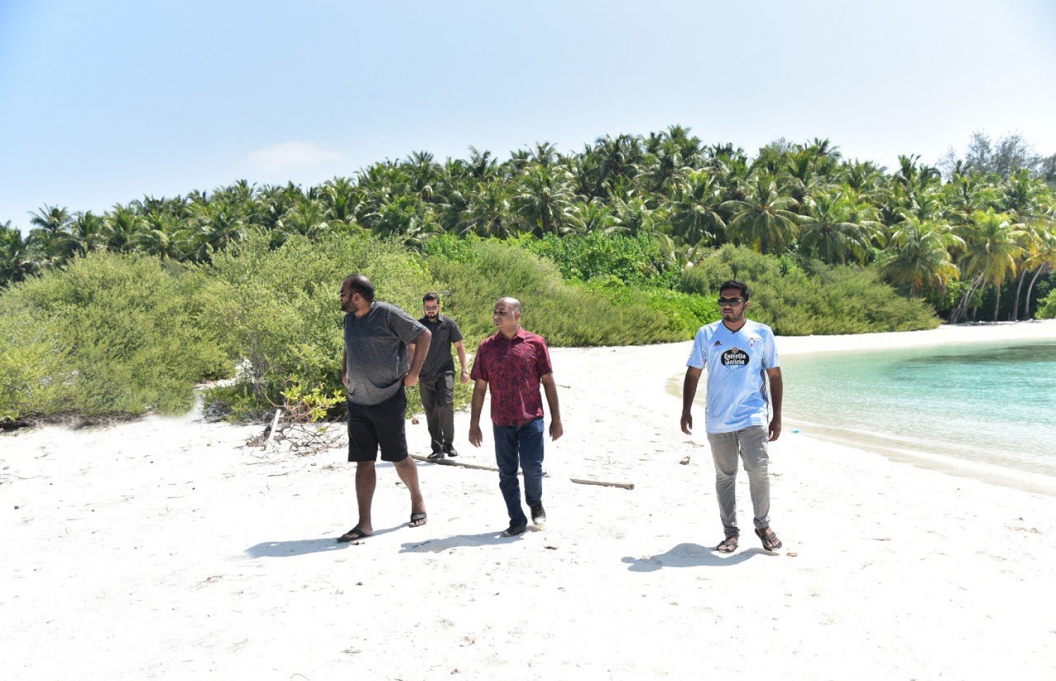 ޓޫރިޒަމް މިނިސްޓަރު އަލީ ވަހީދު ވިލިވަރު ކަރަންޓީން ފެސިލިޓީ ބައްލަވައިލައްވަނީ.---ފޮޓޯ: ޓޫރިޒަމް މިނިސްޓްރީ