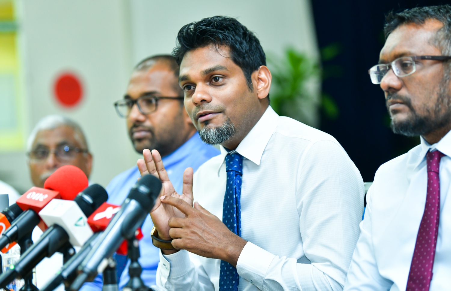 އެސްޓީއޯގެ އެމްޑީ، ހުސައިން އަމްރު މިއަދުގެ ޕްރެސް ކޮންފަރެންސްގައި ވާހަކަދައްކަވަނީ-- ފޮޓޯ: އަހުމަދު އަވްޝަމް އިލްޔާސް/ މިހާރު