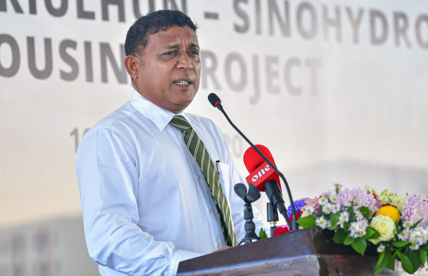 މާލެ- މާޗް 10، 2020: ހުޅުމާލޭގައި އަޅާ 1،700 ހައުސިން ޔުނިޓުތަކުގެ ބިންގާ އަޅުއްވައިދެއްވުމަށްފަހު ޕްލޭނިން މިނިސްޓަރު އަސްލަމް ވާހަކަދައްކަވަނީ.-- ފޮޓޯ: އަހުމަދު އަވްޝަން އިލްޔާސް/ މިހާރު