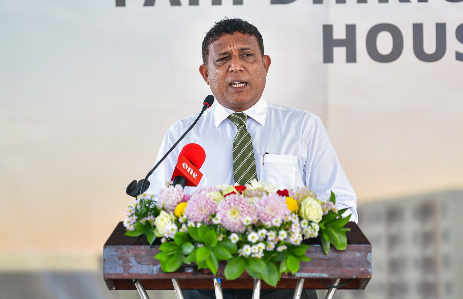 މާލެ- މާޗް 10، 2020: ހުޅުމާލޭގައި އަޅާ 1،700 ހައުސިން ޔުނިޓުތަކުގެ ބިންގާ އަޅުއްވައިދެއްވުމަށްފަހު ޕްލޭނިން މިނިސްޓަރު އަސްލަމް ވާހަކަދައްކަވަނީ.-- ފޮޓޯ: އަހުމަދު އަވްޝަން އިލްޔާސް/ މިހާރު