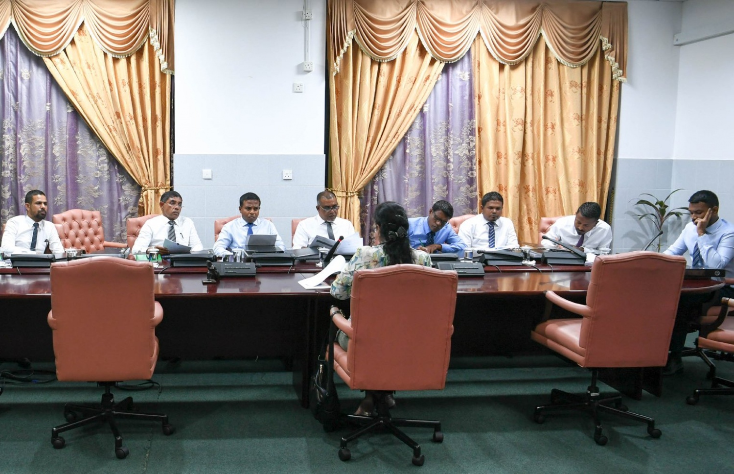 ސީއެސްސީގެ މެމްބަރު ފާތިމަތު އާމިރާ ރައްޔިތުންގެ މަޖިލީހުގެ މާލިއްޔަތު ކޮމިޓީއަށް ޖަވާބުދާރީވެވަޑައިގަންނަވަަަނީ.