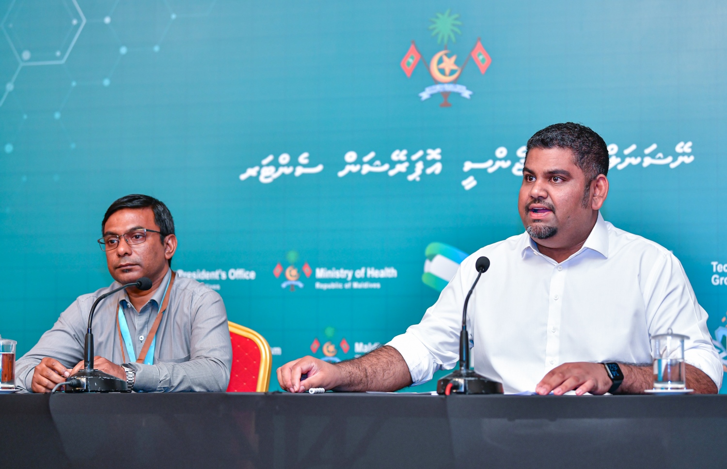 މަބްރޫކް އާއި ޑރ. މުރާދު ނޫސްވެރިންގެ ބައްދަލުވުމުގައި.