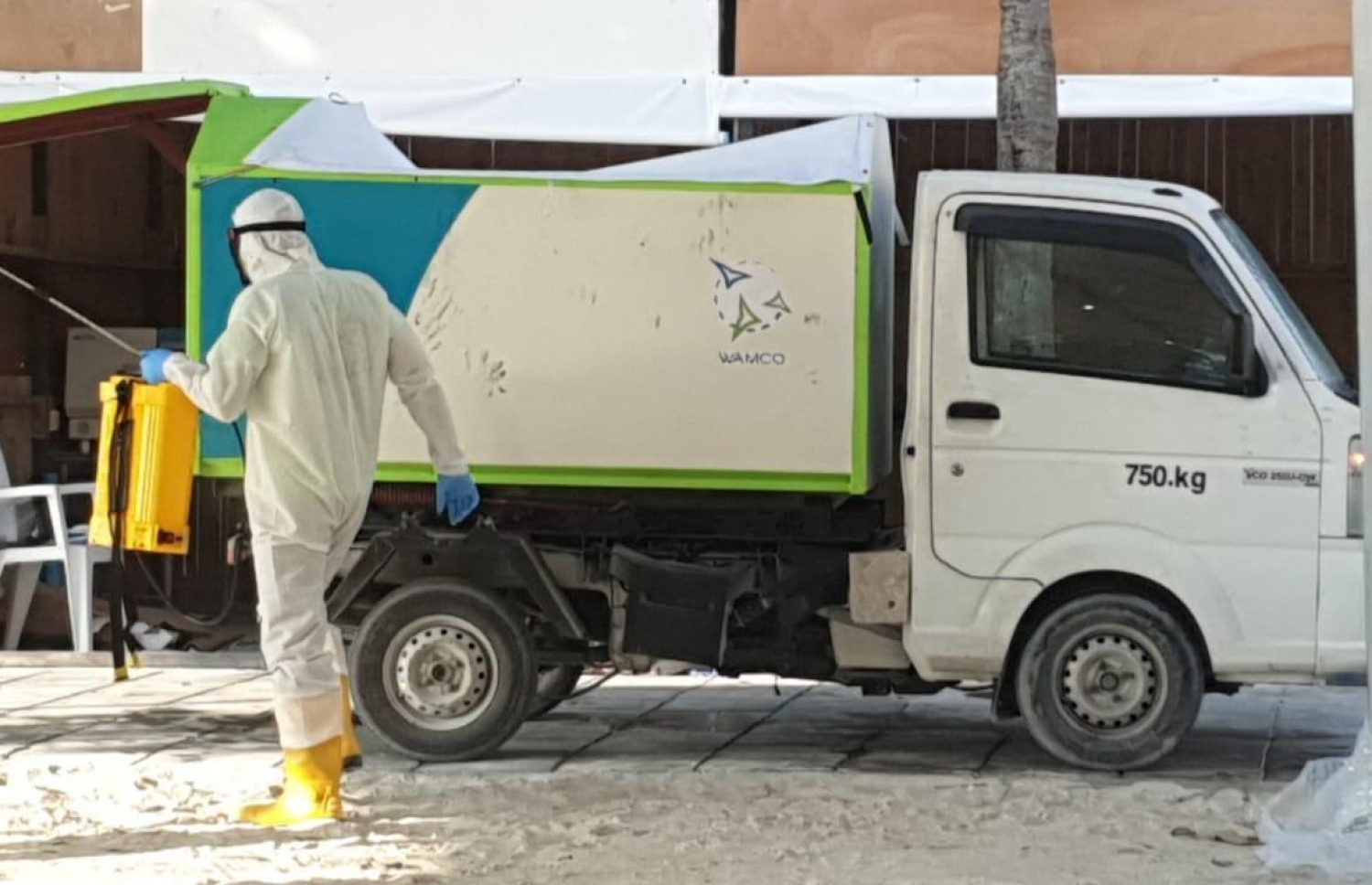 ވެމްކޯގެ މުވައްޒަފެއް ކުނި އުކަނީ